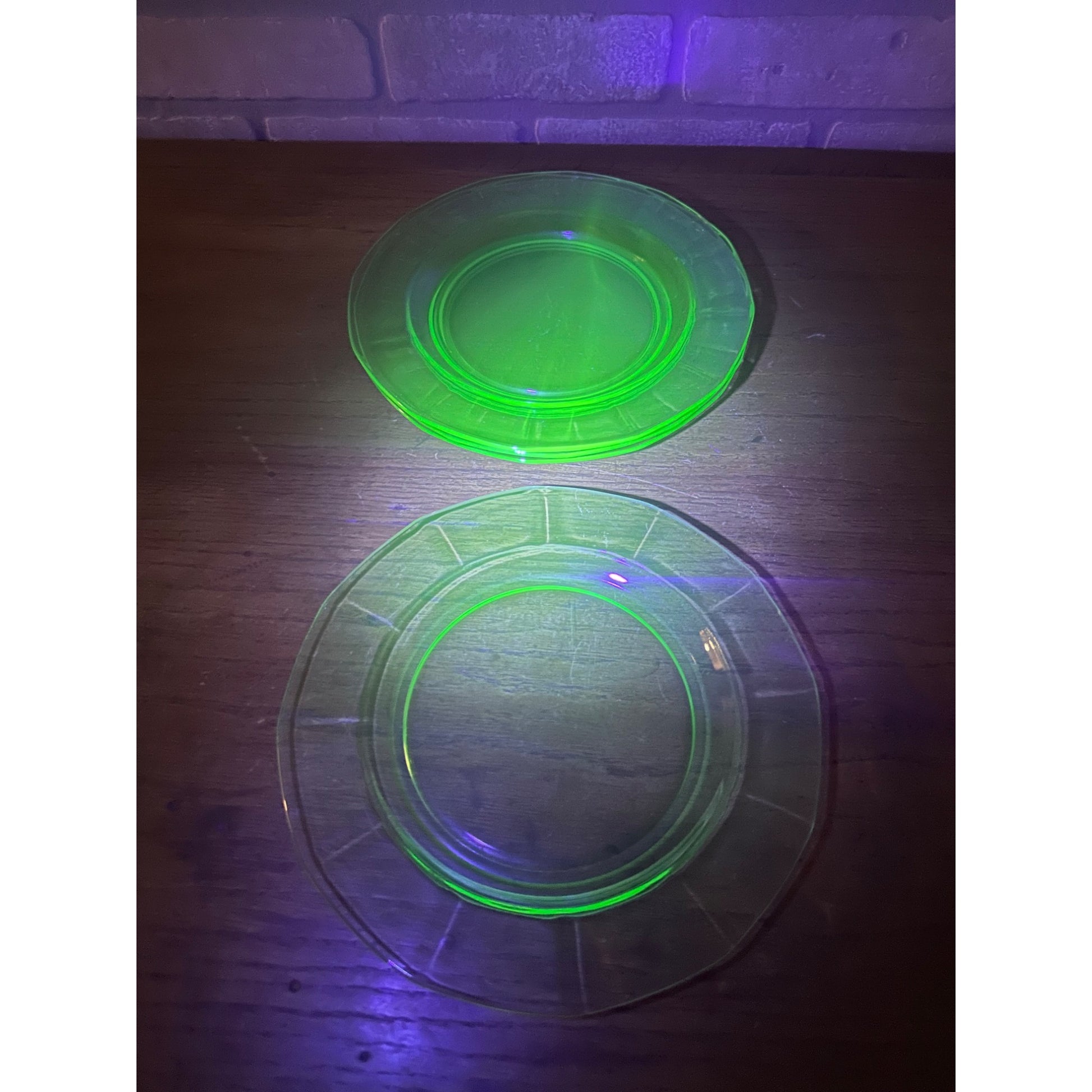 Vintage Uranium Vaseline Green Glass Salad Lunch Dessert Plate 4pc Lot 8.75"