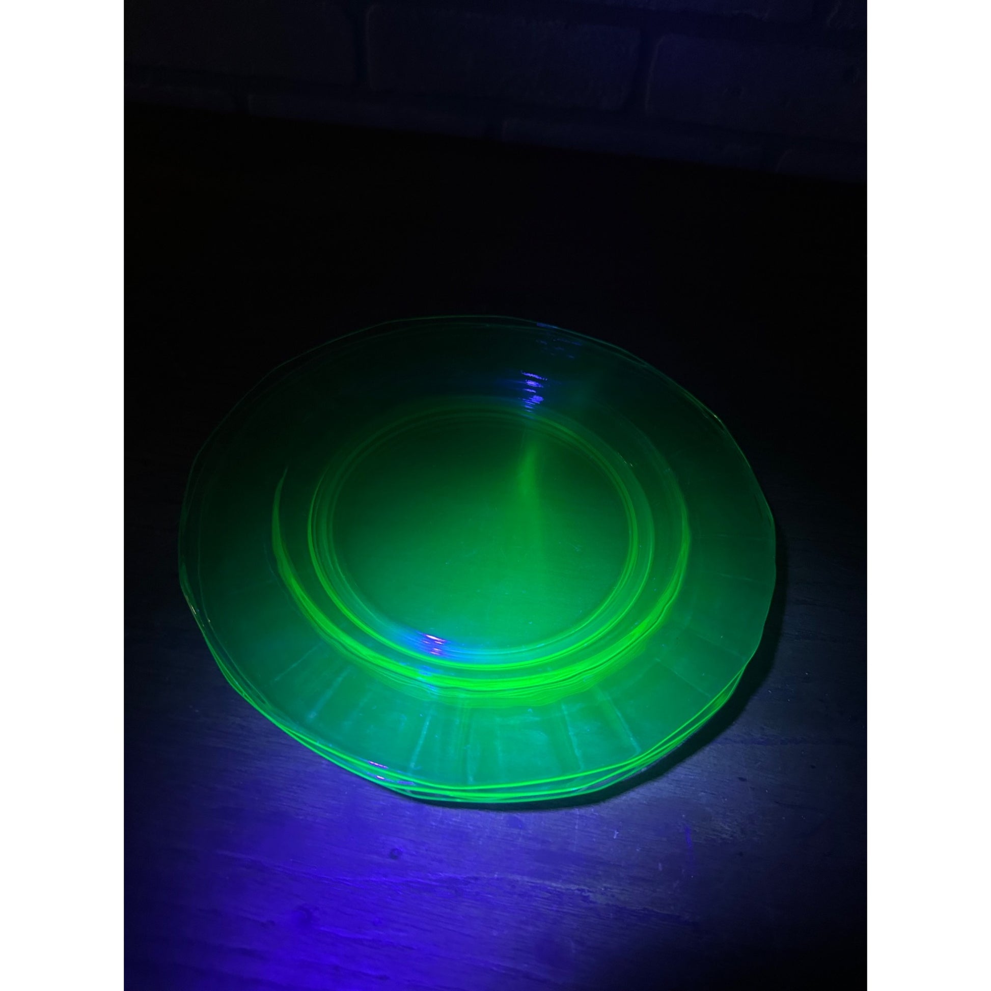 Vintage Uranium Vaseline Green Glass Salad Lunch Dessert Plate 4pc Lot 8.75"