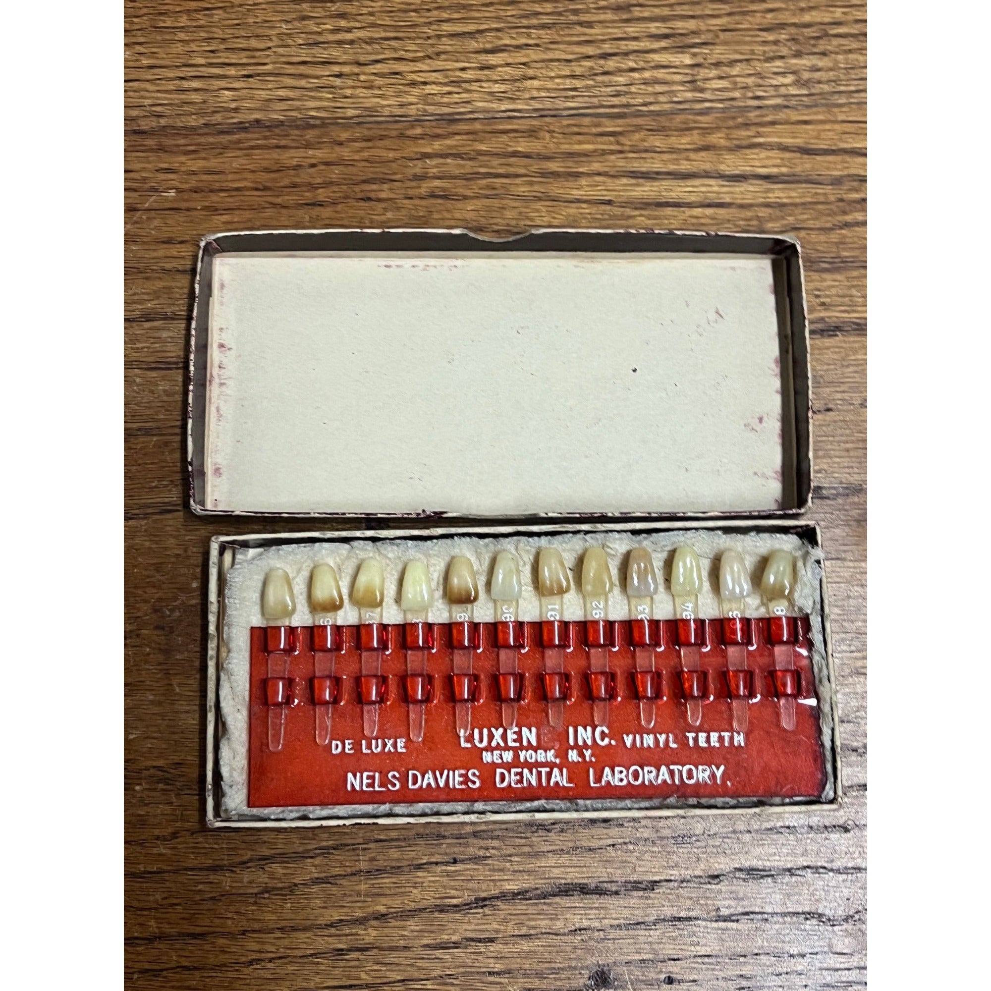 Vintage Luxene Tooth Shade Guide Medical Oddity + Box Davies Dental Laboratory