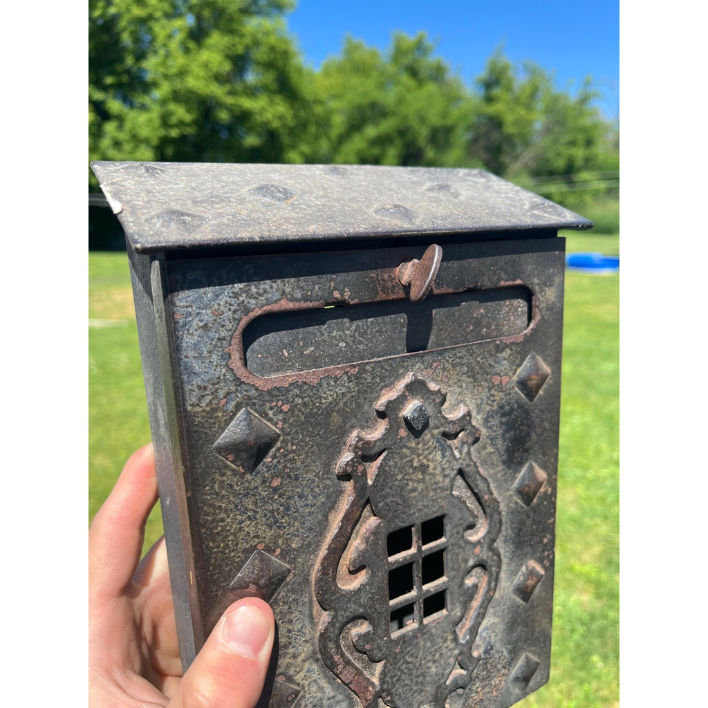 Vintage US Mailbox Mail Letters Flip Door Slot Wall Mounted Metal Gothic Arts & Crafts