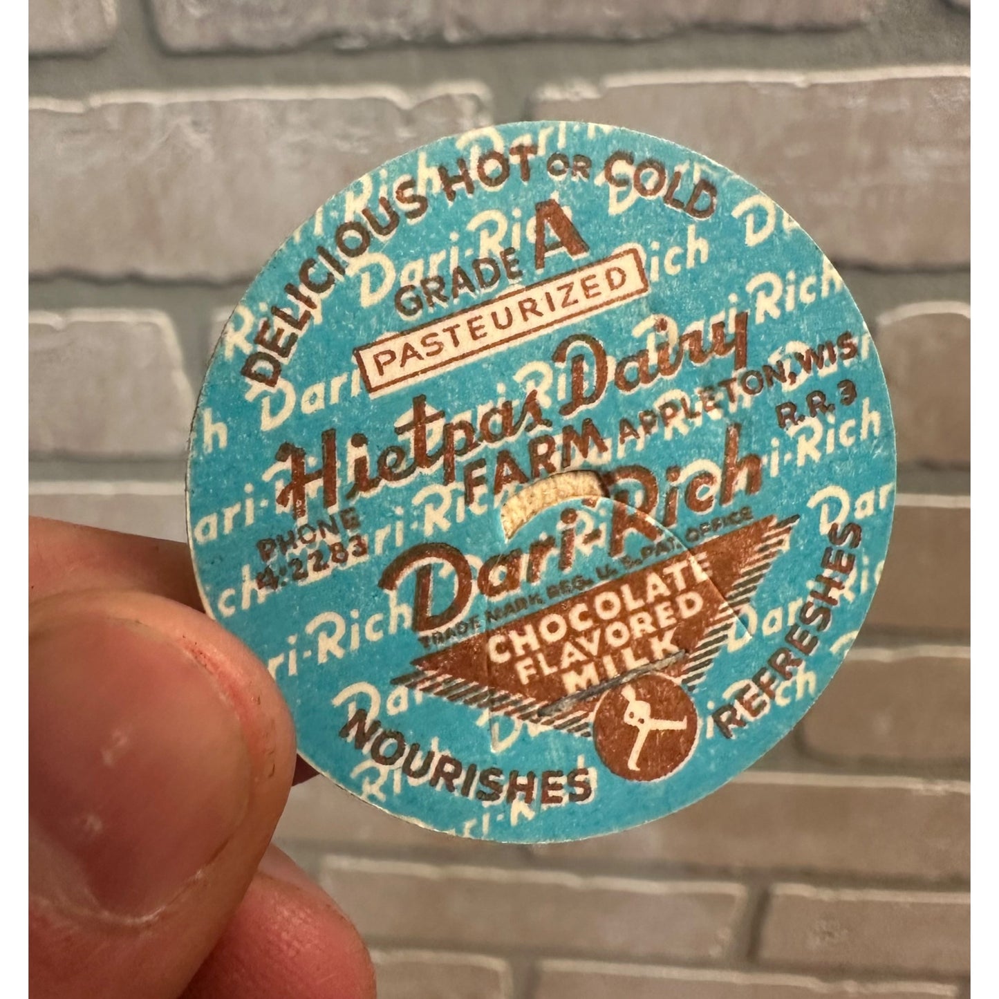 Milk Bottle Cap - Hietpas Dairy Farm - Appleton, (Wisconsin) Wis WI - Dari-Rich Blue