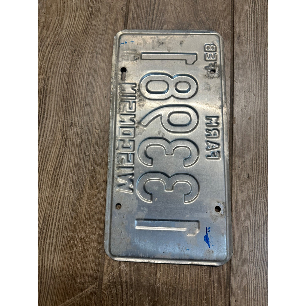 Vintage 1986 Wisconsin Embossed License Plate Blue White Farm