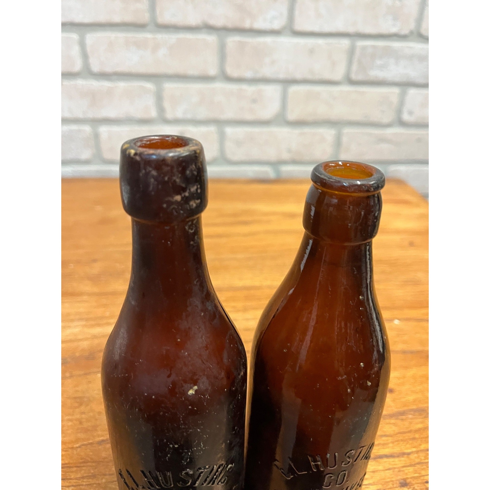 Early Lot (2) EL Husting Milwaukee Amber Bottles Wisconsin