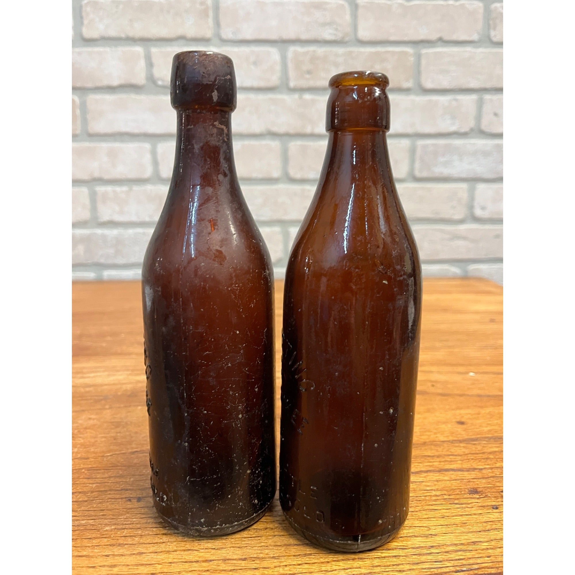 Early Lot (2) EL Husting Milwaukee Amber Bottles Wisconsin