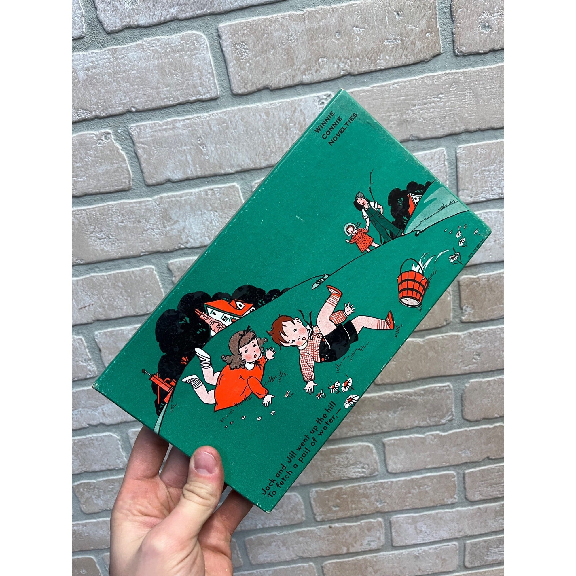 RARE Vintage 1930s Winnie Connie Candy Co. Oshkosh Advertising Chocolate Box