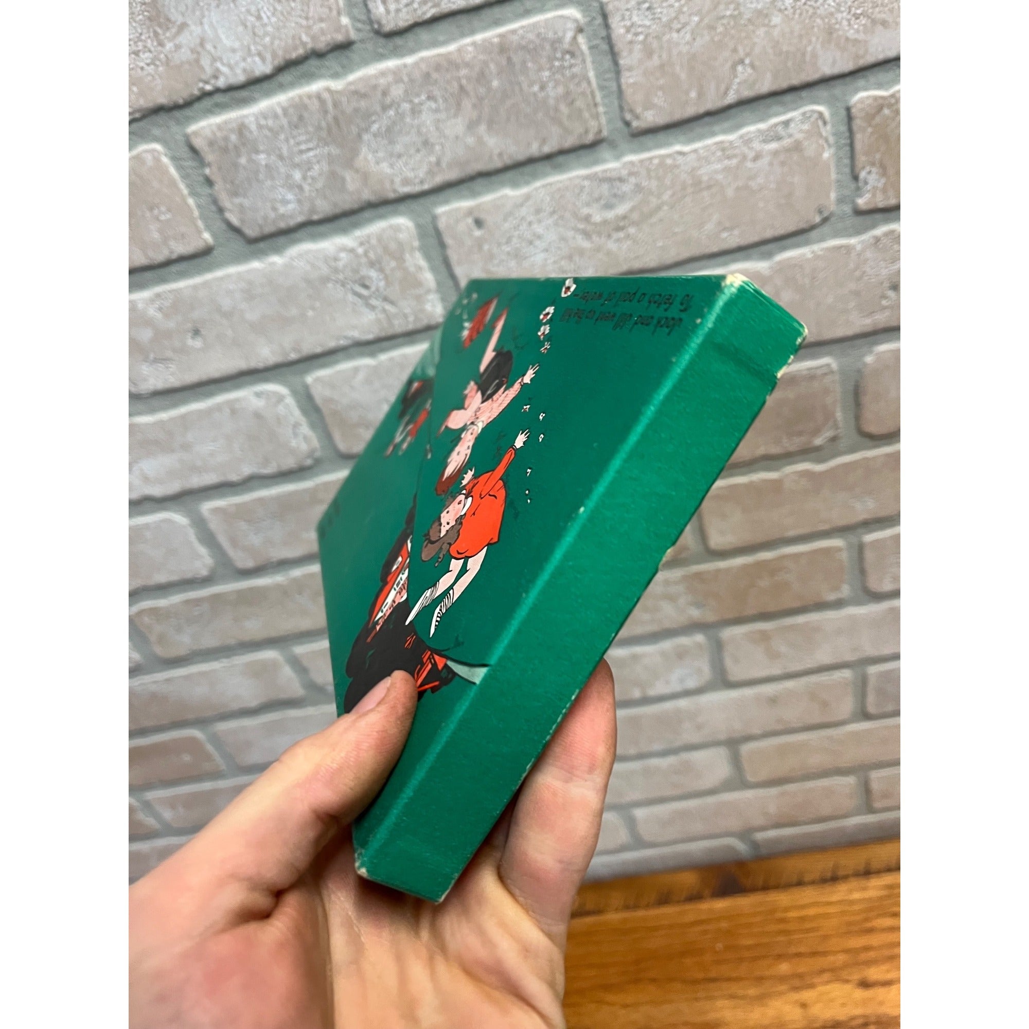 RARE Vintage 1930s Winnie Connie Candy Co. Oshkosh Advertising Chocolate Box