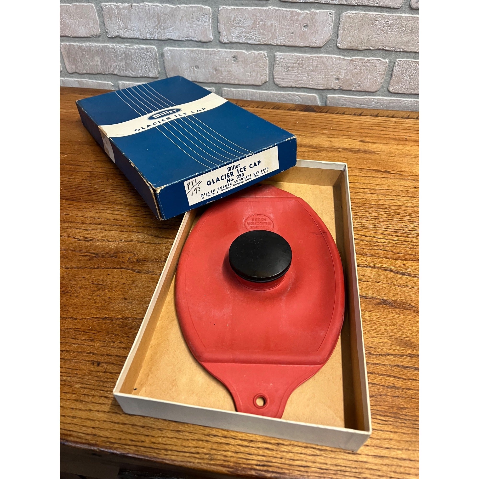 Vintage 1950s Miller Glacier Ice Cap Rubber Refillable Ice Pack w/ Orig. Box
