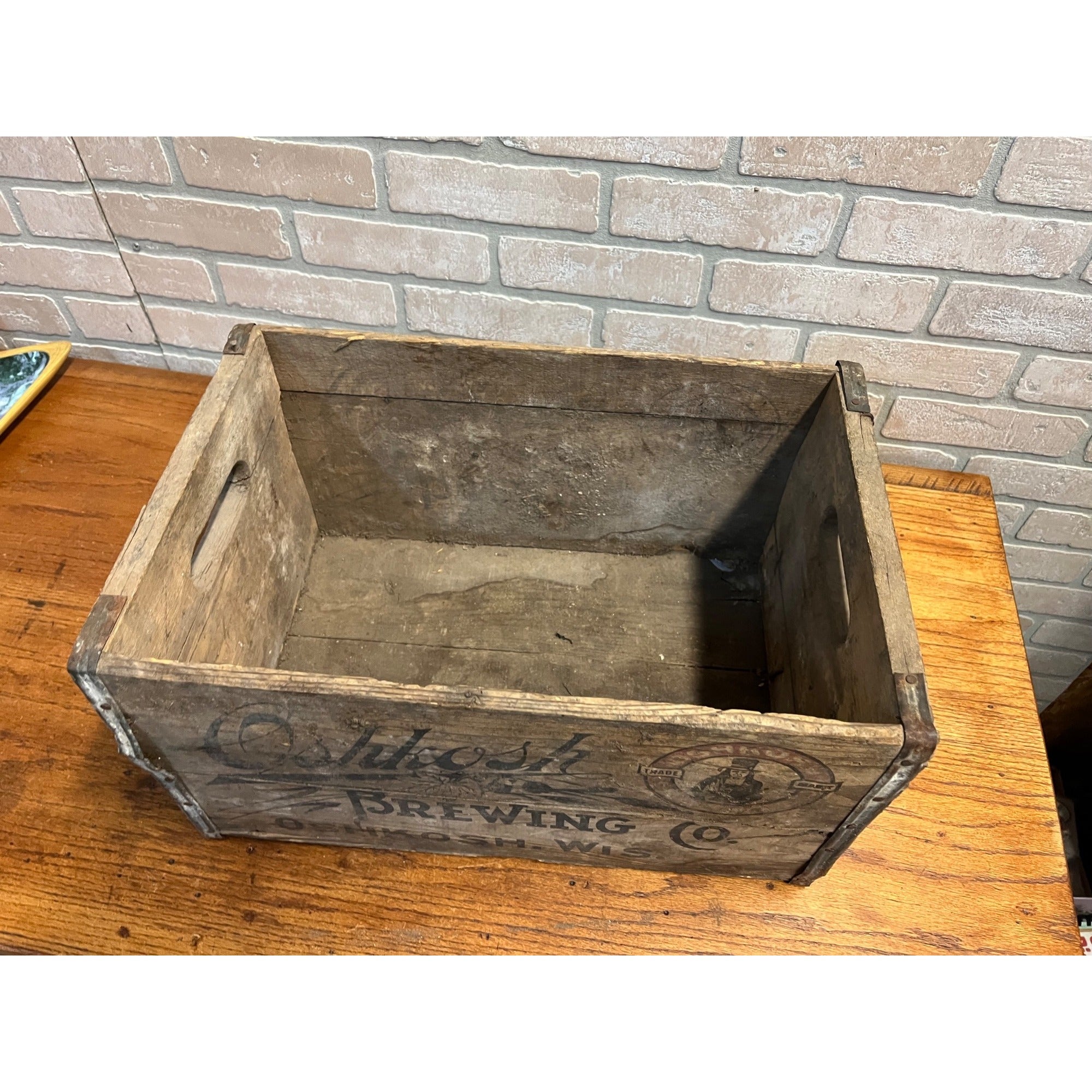 Pre-Prohibition Vintage Oshkosh Brewing Co. Chief Oshkosh Wood Beer Crate Box