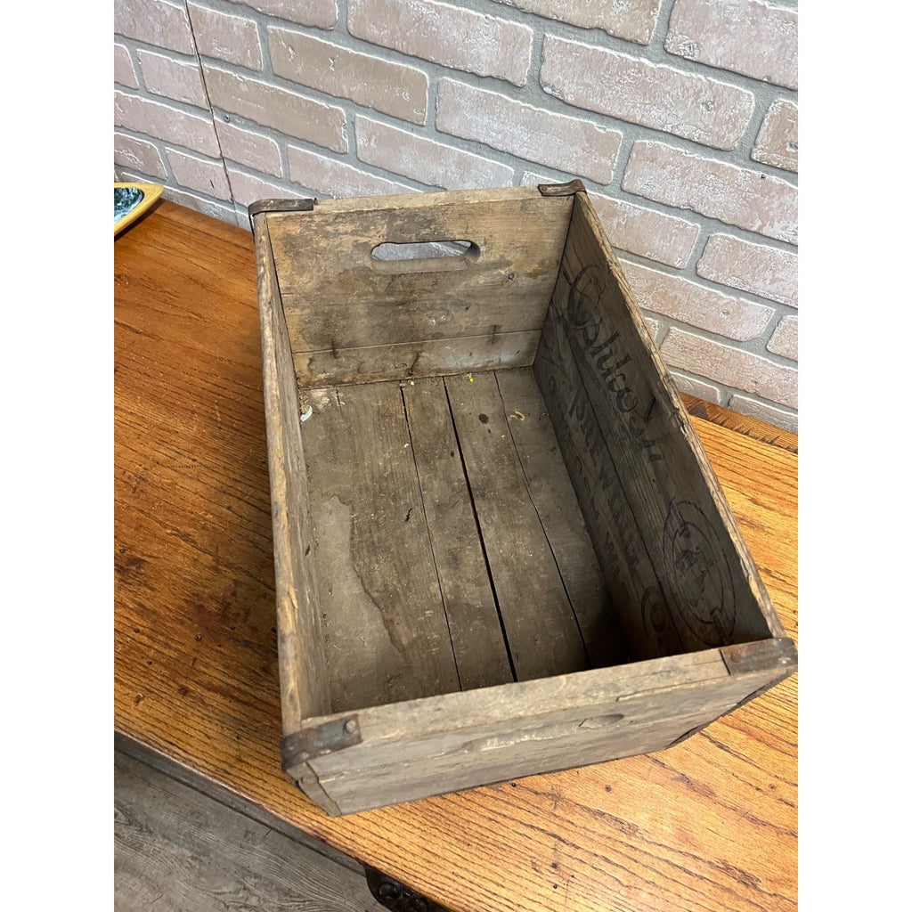 Pre-Prohibition Vintage Oshkosh Brewing Co. Chief Oshkosh Wood Beer Crate Box