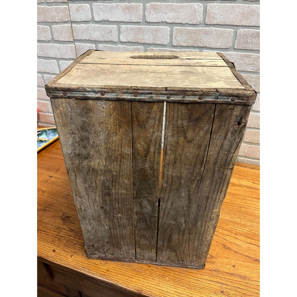 Pre-Prohibition Vintage Oshkosh Brewing Co. Chief Oshkosh Wood Beer Crate Box