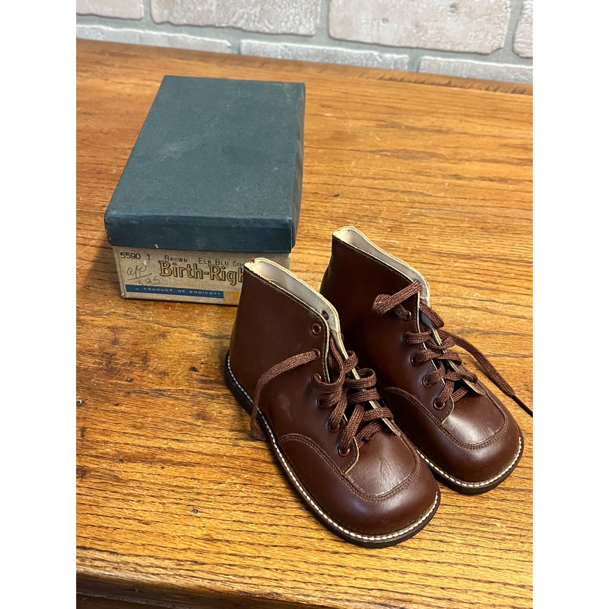 Vintage Birth-Right Baby Shoes Infant Size Endicott Co. Brown Elk Original Box