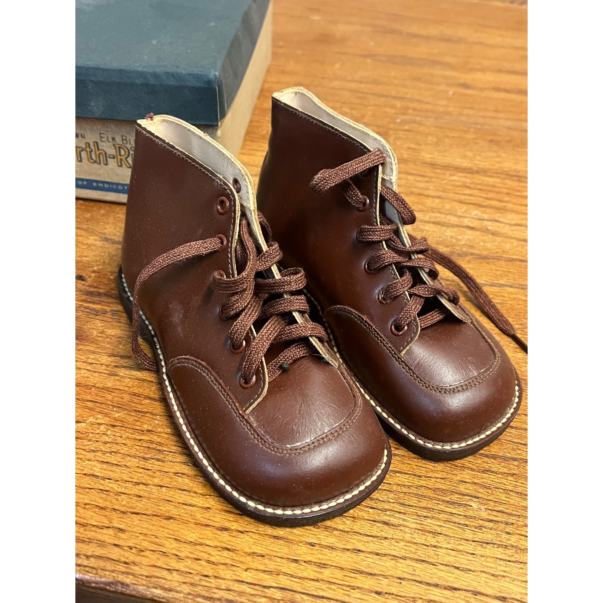 Vintage Birth-Right Baby Shoes Infant Size Endicott Co. Brown Elk Original Box