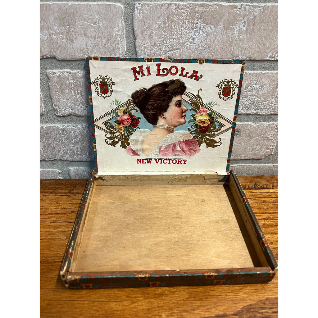 Vintage Early 1900s Mi Lola Seasons Greetings Christmas Cigar Box Milwaukee Wis WI