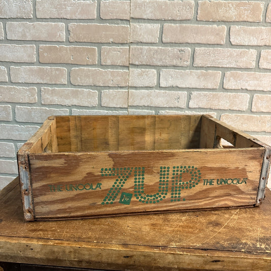 Vintage 1977 Wood Crate 7UP Dot 24-pack Case Carrier Watertown Wisconsin Box