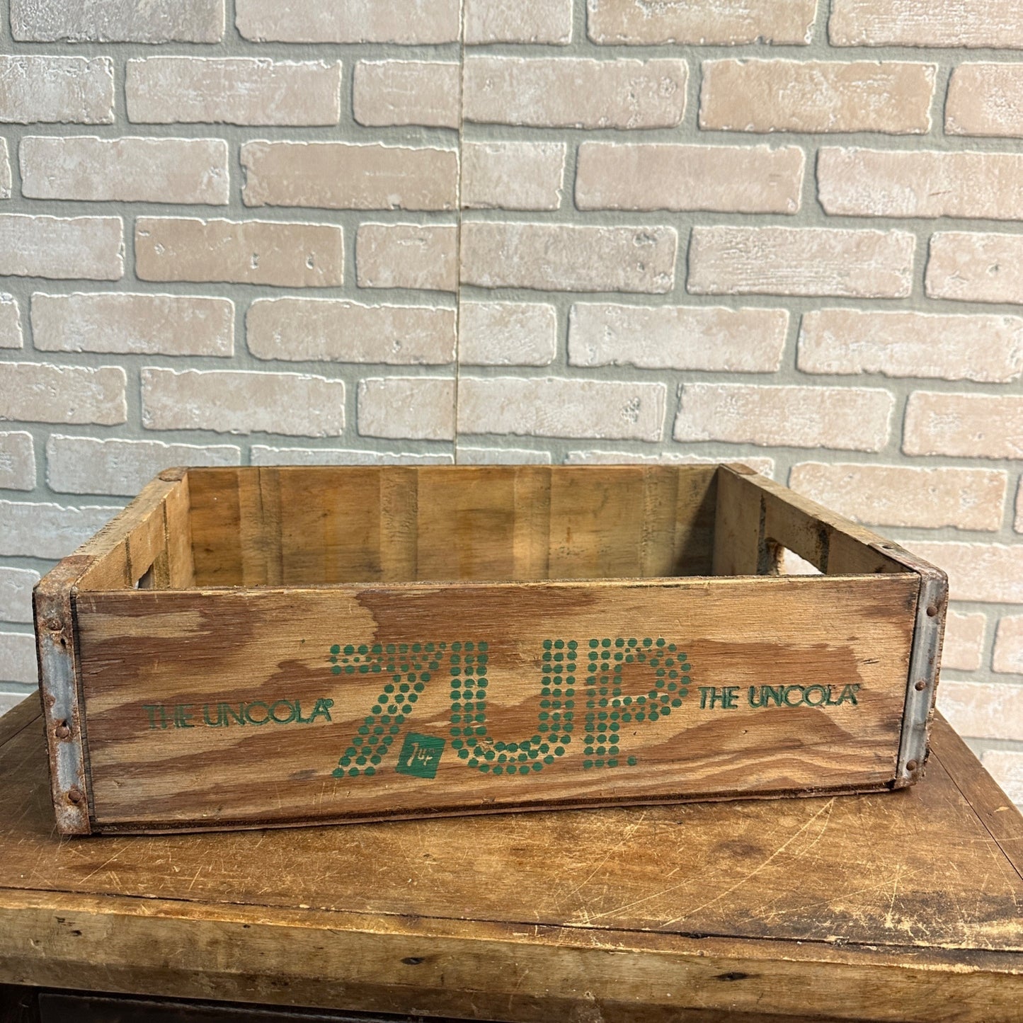 Vintage 1977 Wood Crate 7UP Dot 24-pack Case Carrier Watertown Wisconsin Box