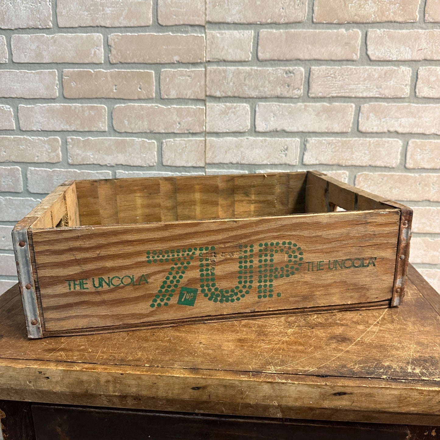 Vintage 1977 Wood Crate 7UP Dot 24-pack Case Carrier Watertown Wisconsin Box