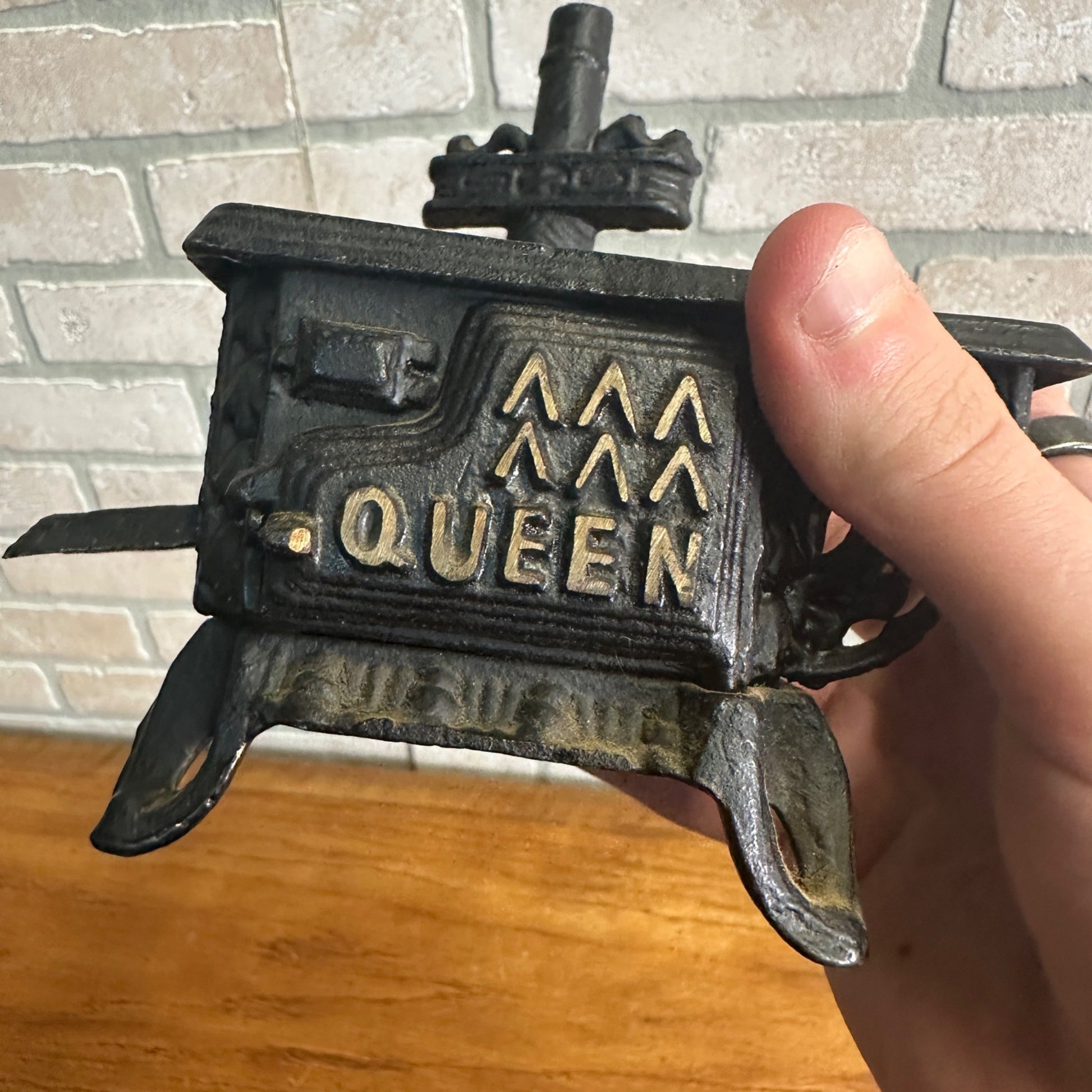 Vintage Queen Miniature Cast Iron Stove Salesman Sample Childs Toy