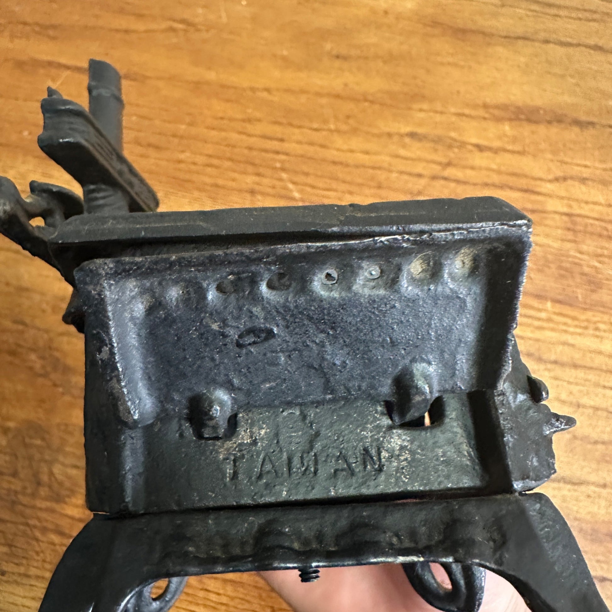 Vintage Queen Miniature Cast Iron Stove Salesman Sample Childs Toy