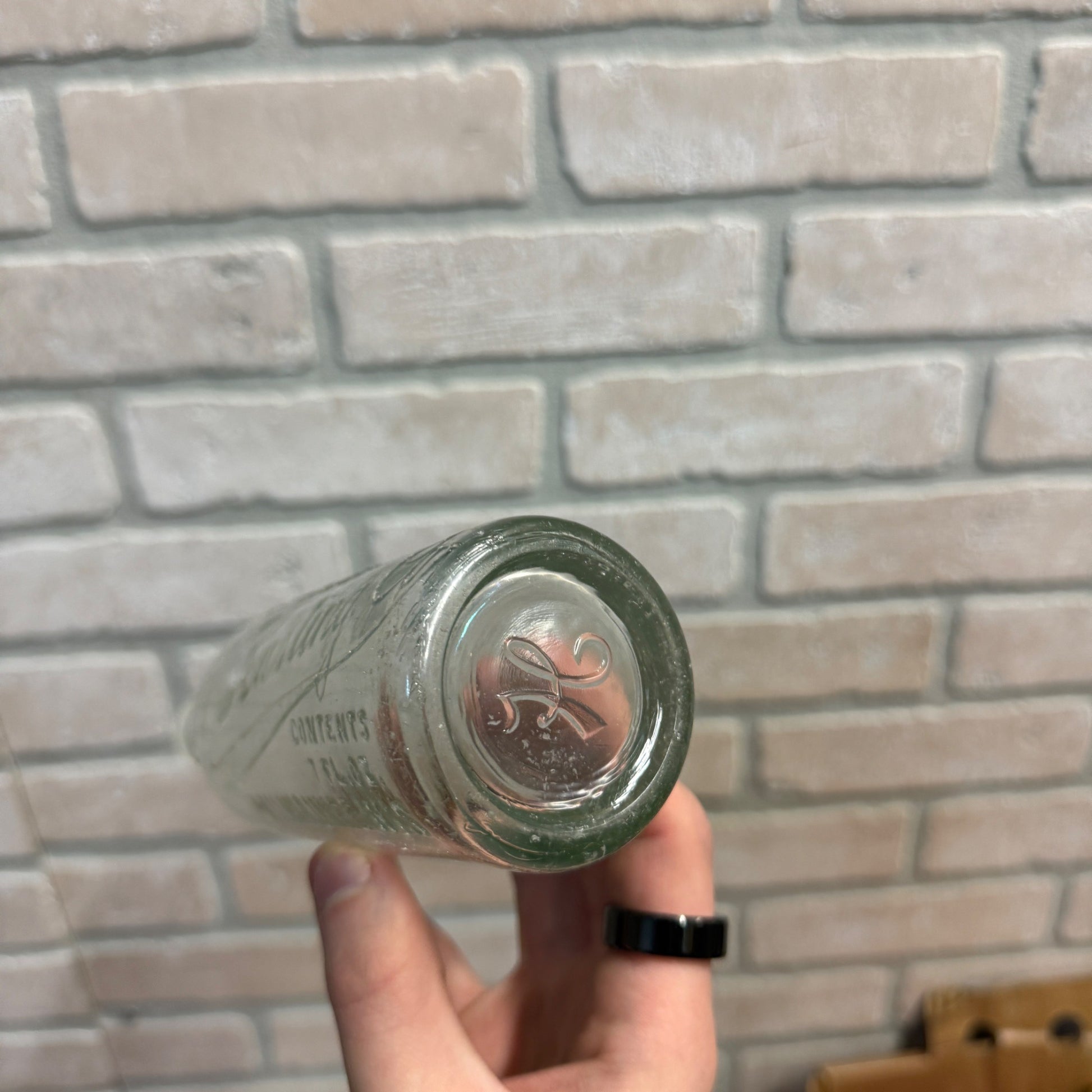 Vintage 1920s E.L. Husting Co. Embossed Soda Bottle Milwaukee Wisconsin 7oz