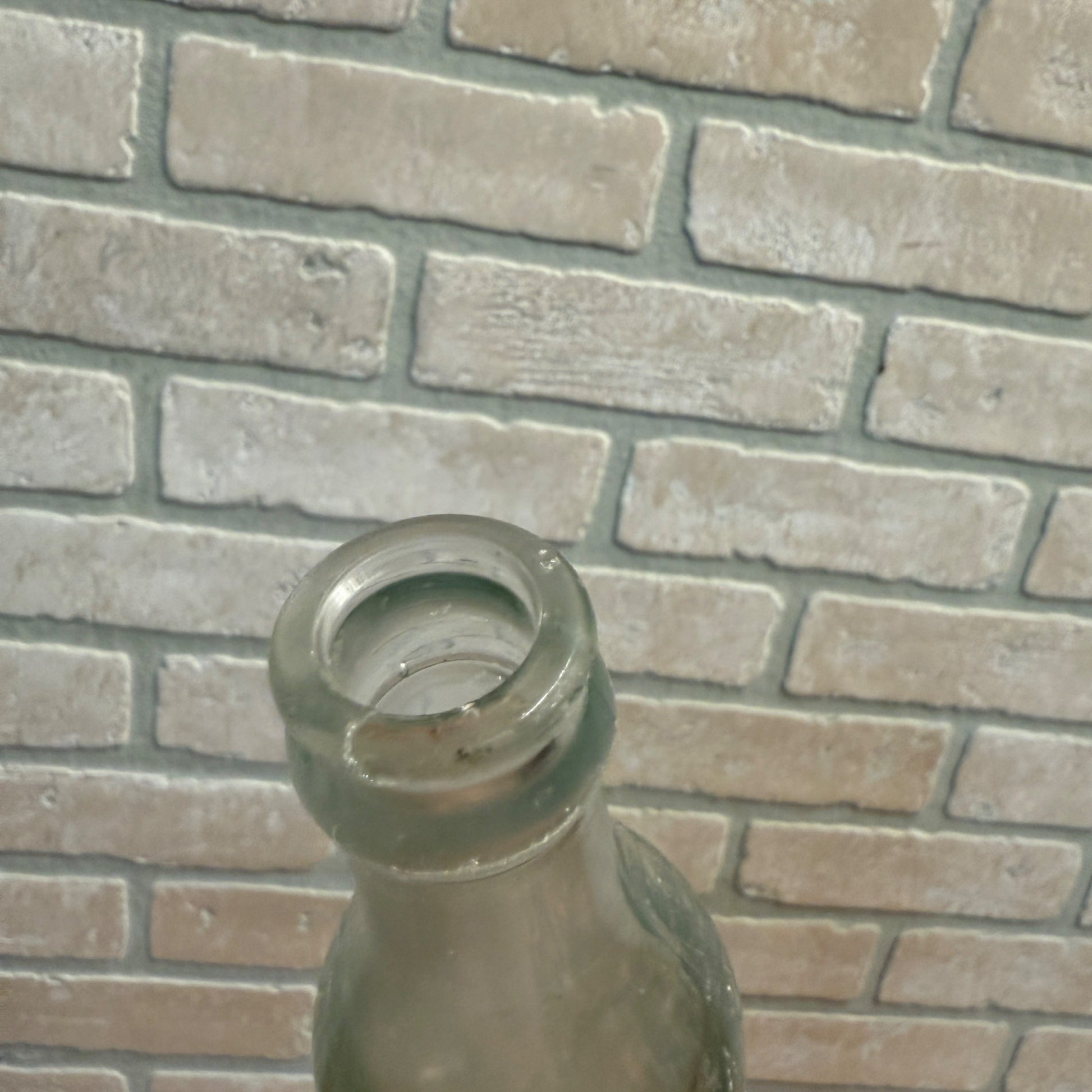 Vintage 1920s E.L. Husting Co. Embossed Soda Bottle Milwaukee Wisconsin 7oz