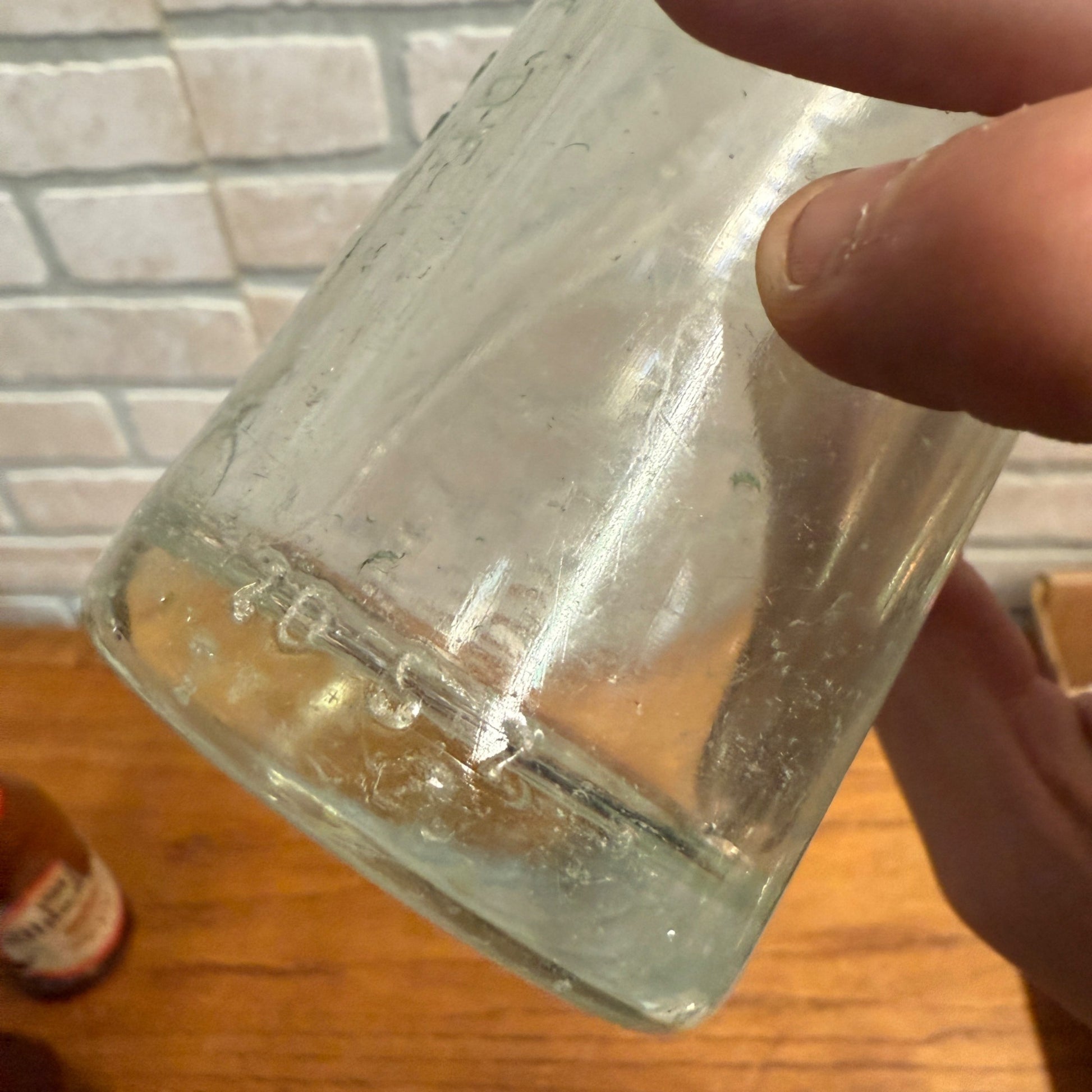 Vintage 1920s E.L. Husting Co. Embossed Soda Bottle Milwaukee Wisconsin 7oz