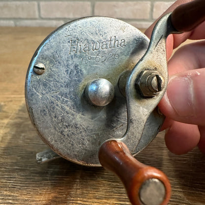 Vintage 1930s Hiawatha Level Wind Fishing Reel No. 6526 w/ Bakelite Knobs