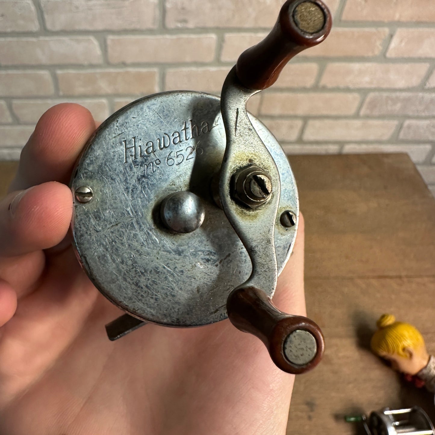 Vintage 1930s Hiawatha Level Wind Fishing Reel No. 6526 w/ Bakelite Knobs