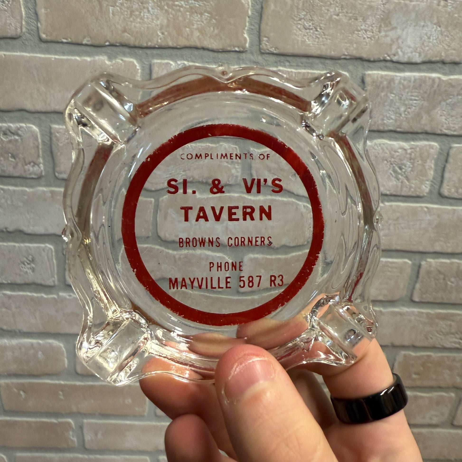 Vintage Si & Vi's Tavern Bar Advertising Ashtray Mayville Wisconsin