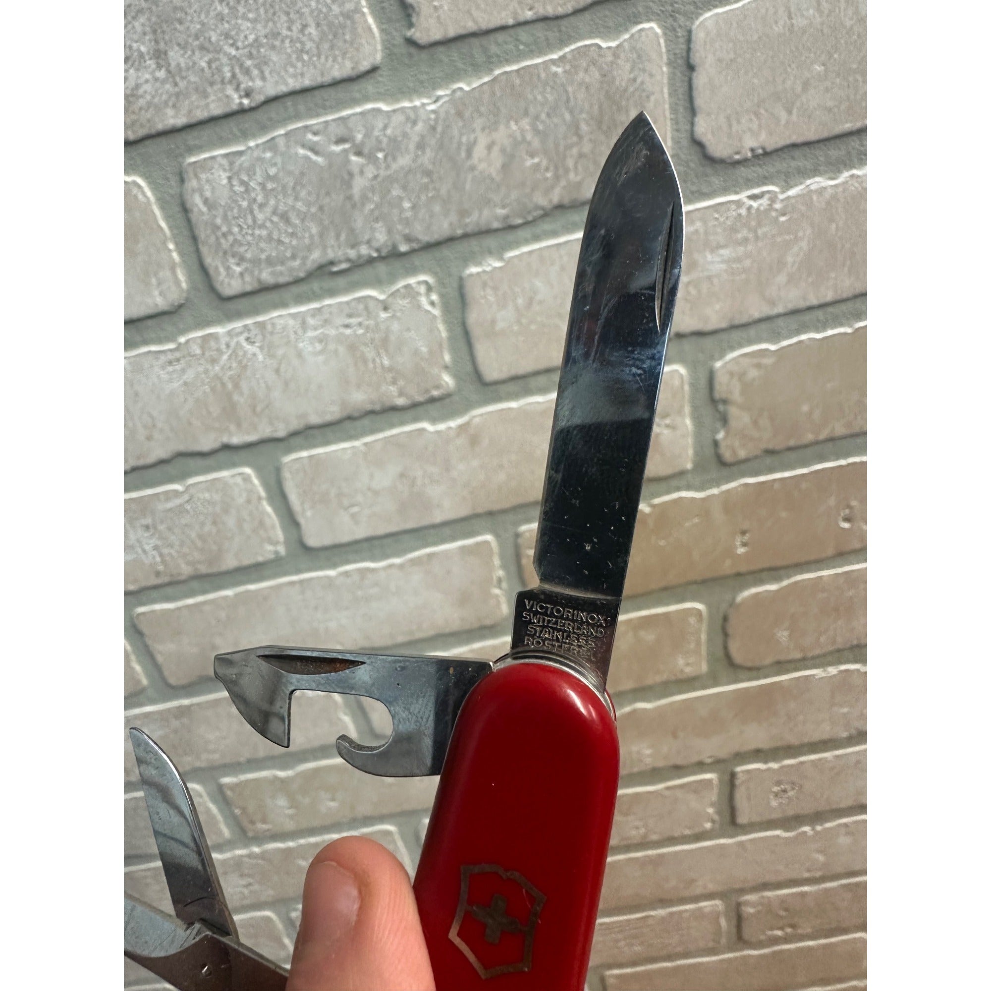 Victorinox Swiss Army Knife Officer Suisse Multi-Tool Red 3-1/2" - Excellent