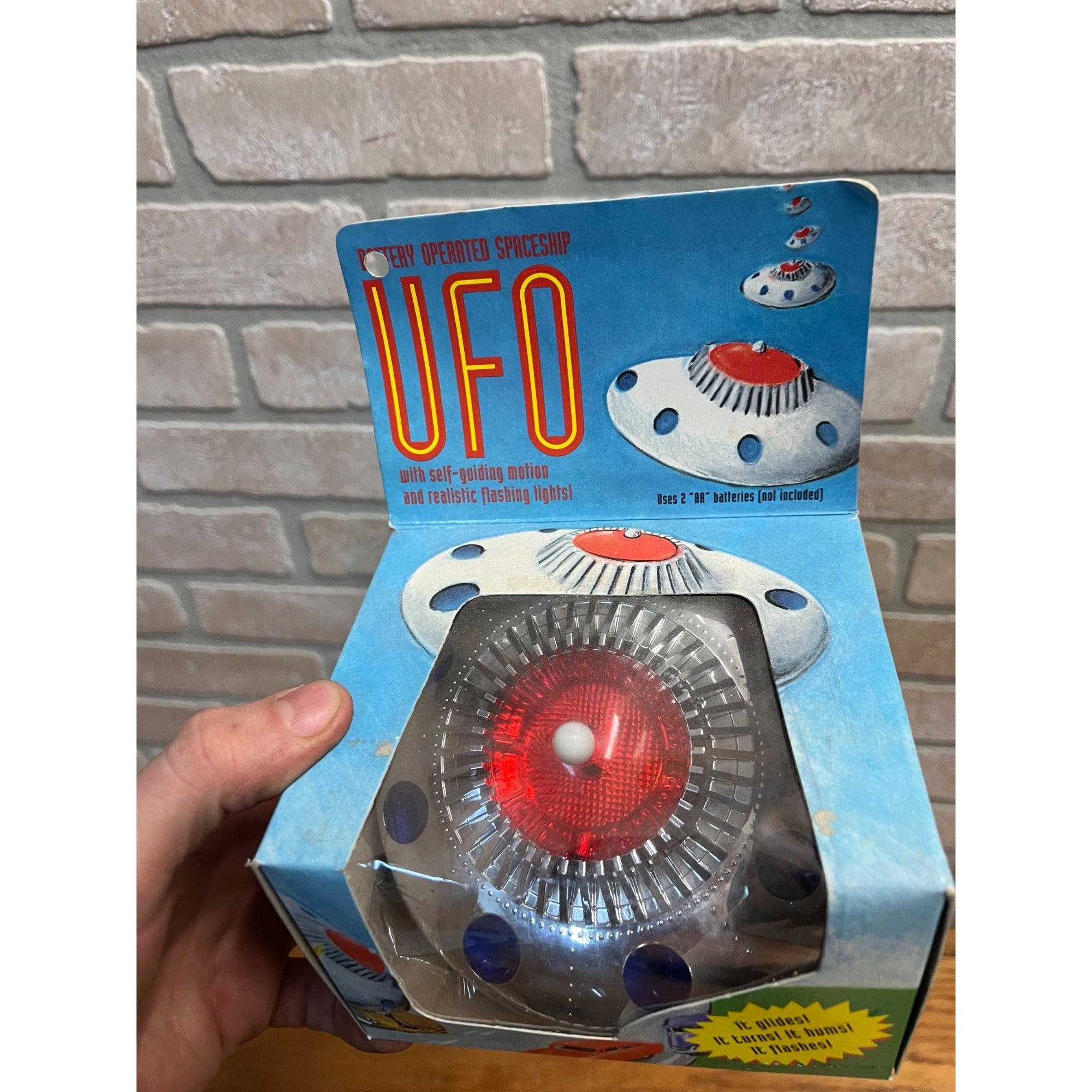 Vintage 1994 Accoutrements Battery Operated UFO Spaceship Toy 9978 NEW SEALED