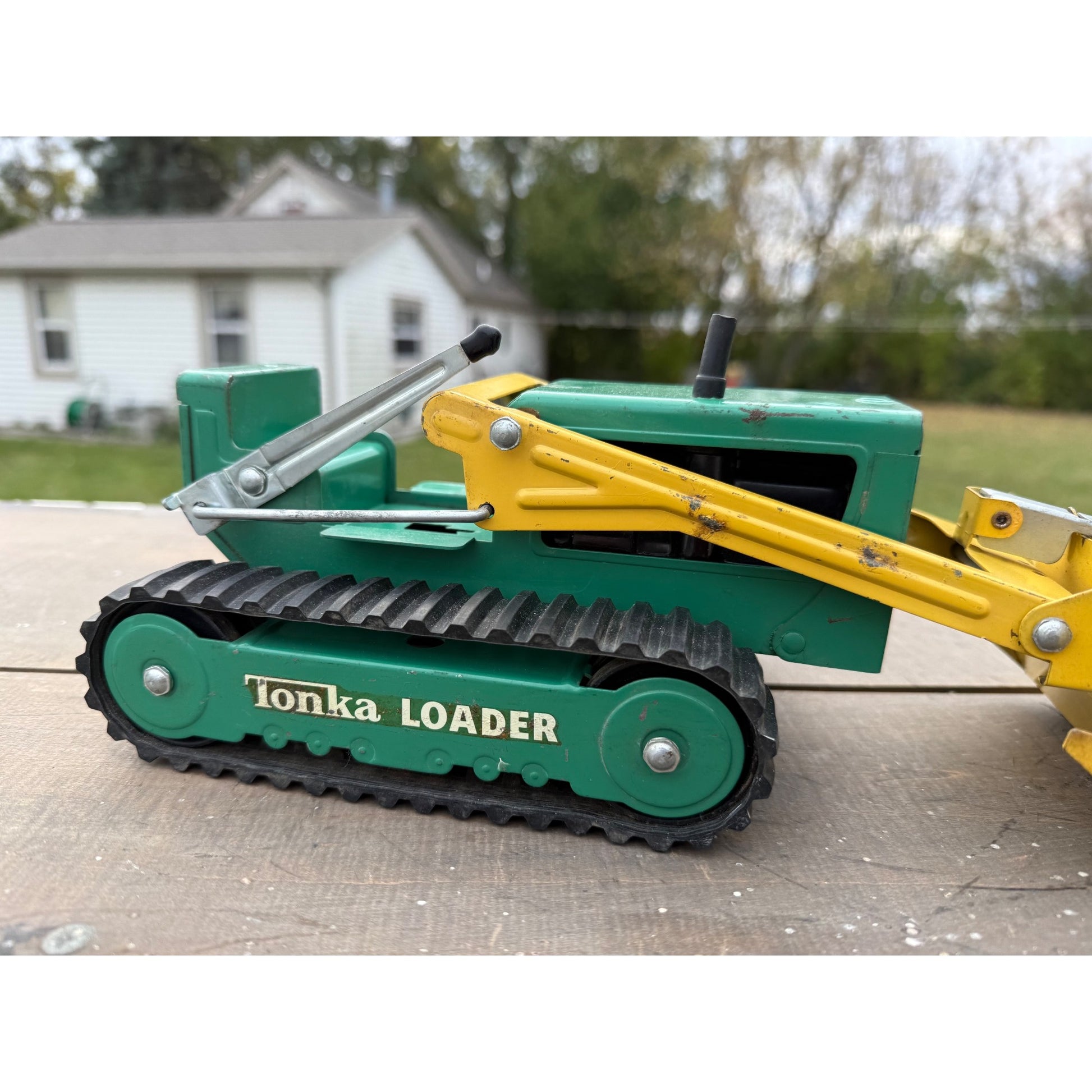 Vintage Tonka Loader Construction Green & Yellow Pressed Steel Toy #402