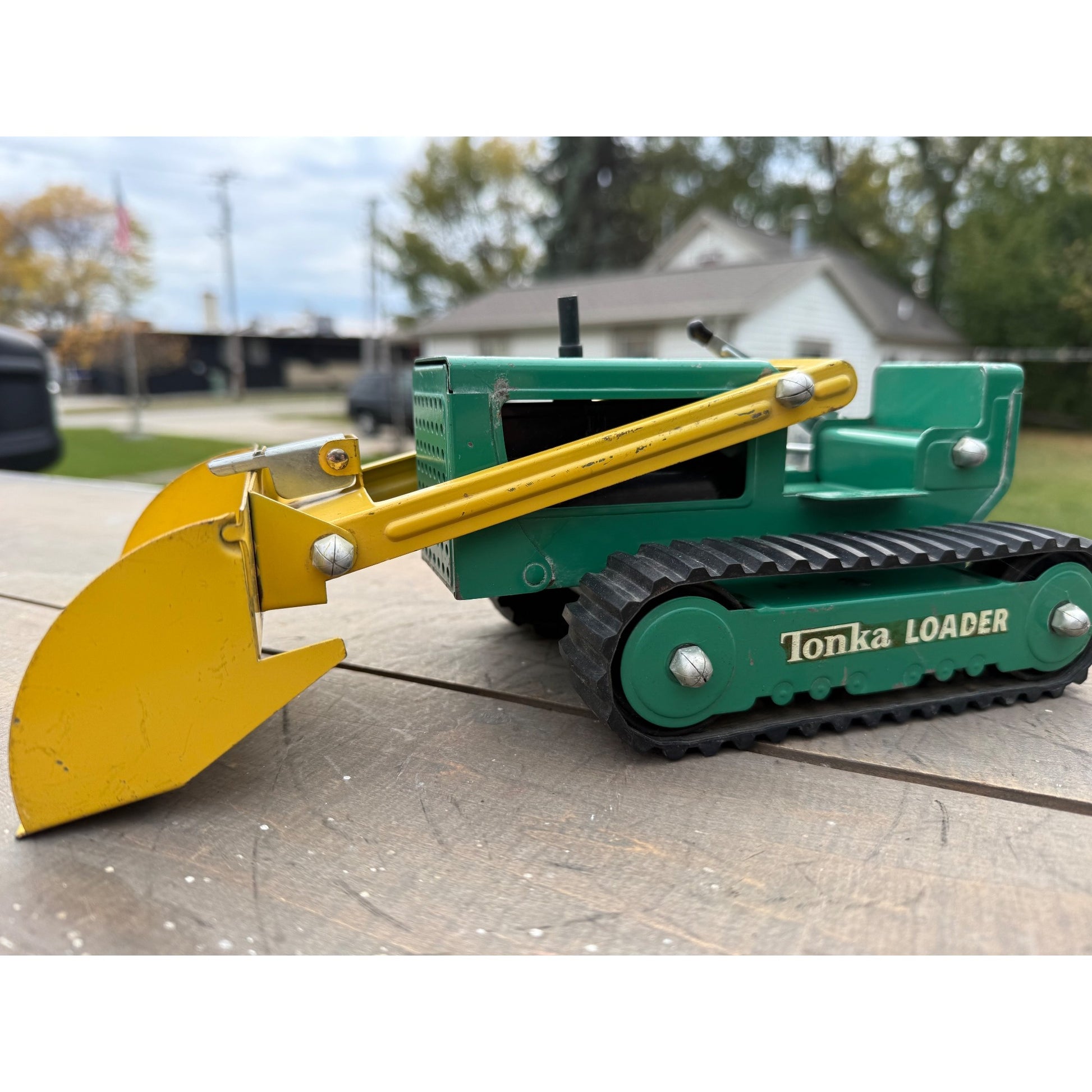 Vintage Tonka Loader Construction Green & Yellow Pressed Steel Toy #402
