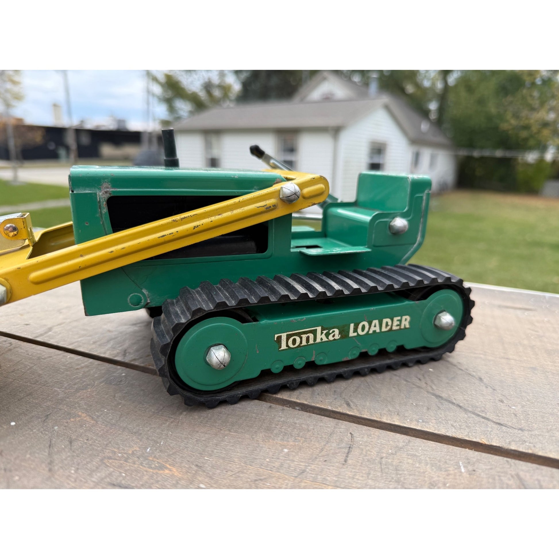 Vintage Tonka Loader Construction Green & Yellow Pressed Steel Toy #402
