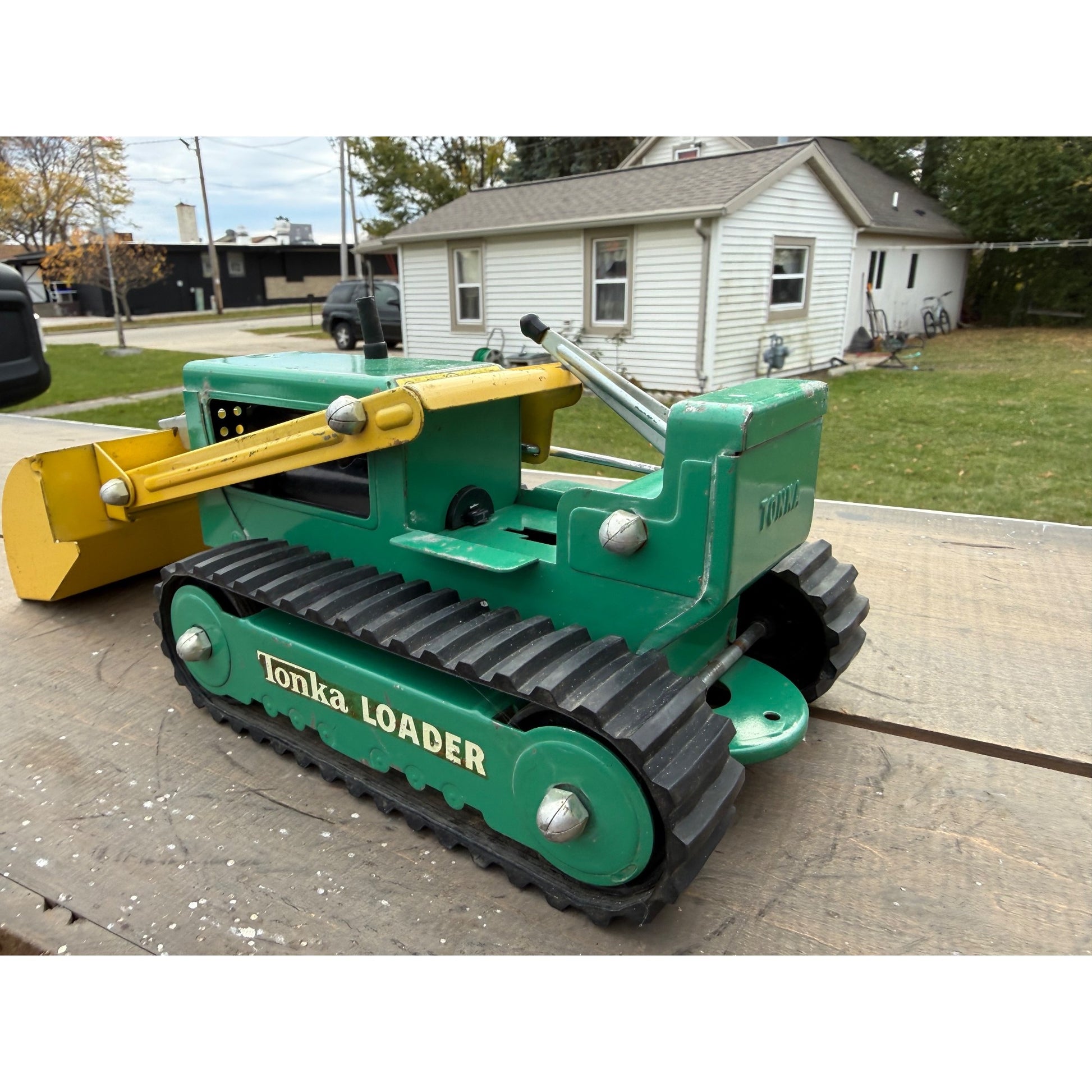 Vintage Tonka Loader Construction Green & Yellow Pressed Steel Toy #402