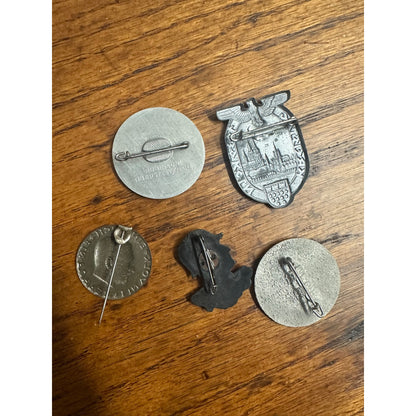 Original 1930s German WWII Tinnie Badges Plastic Zinc WHW Donation Labor Day Soldier ++