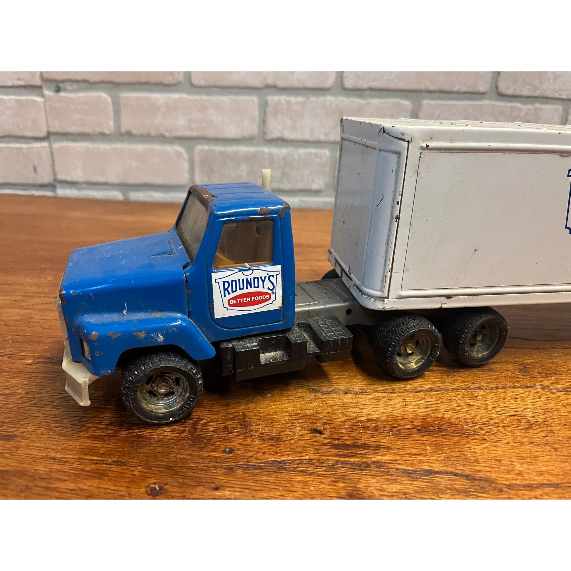 Vintage Roundy's Better Foods Grocery Store Delivery Smei Truck - Ertl Toy 19.5"