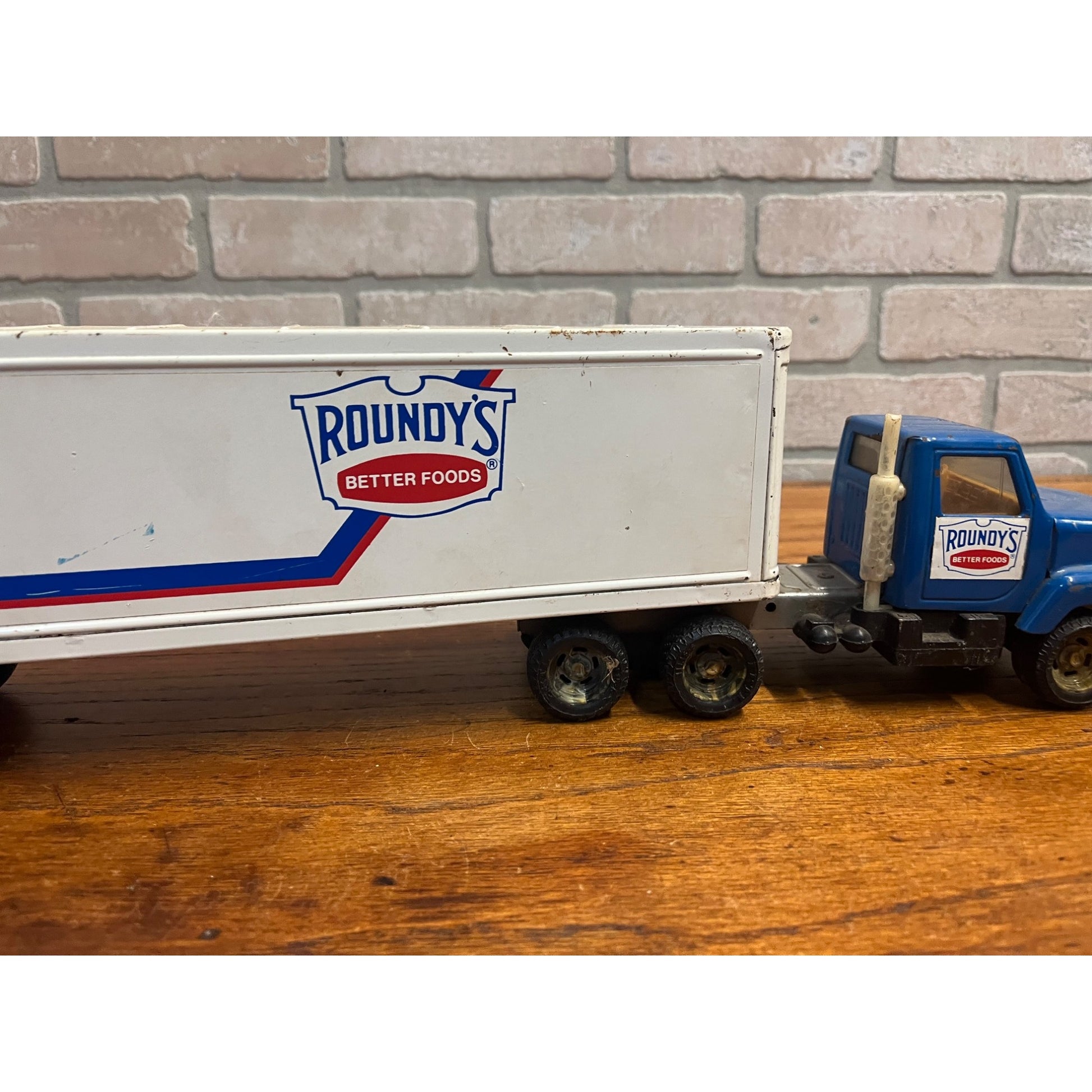 Vintage Roundy's Better Foods Grocery Store Delivery Smei Truck - Ertl Toy 19.5"