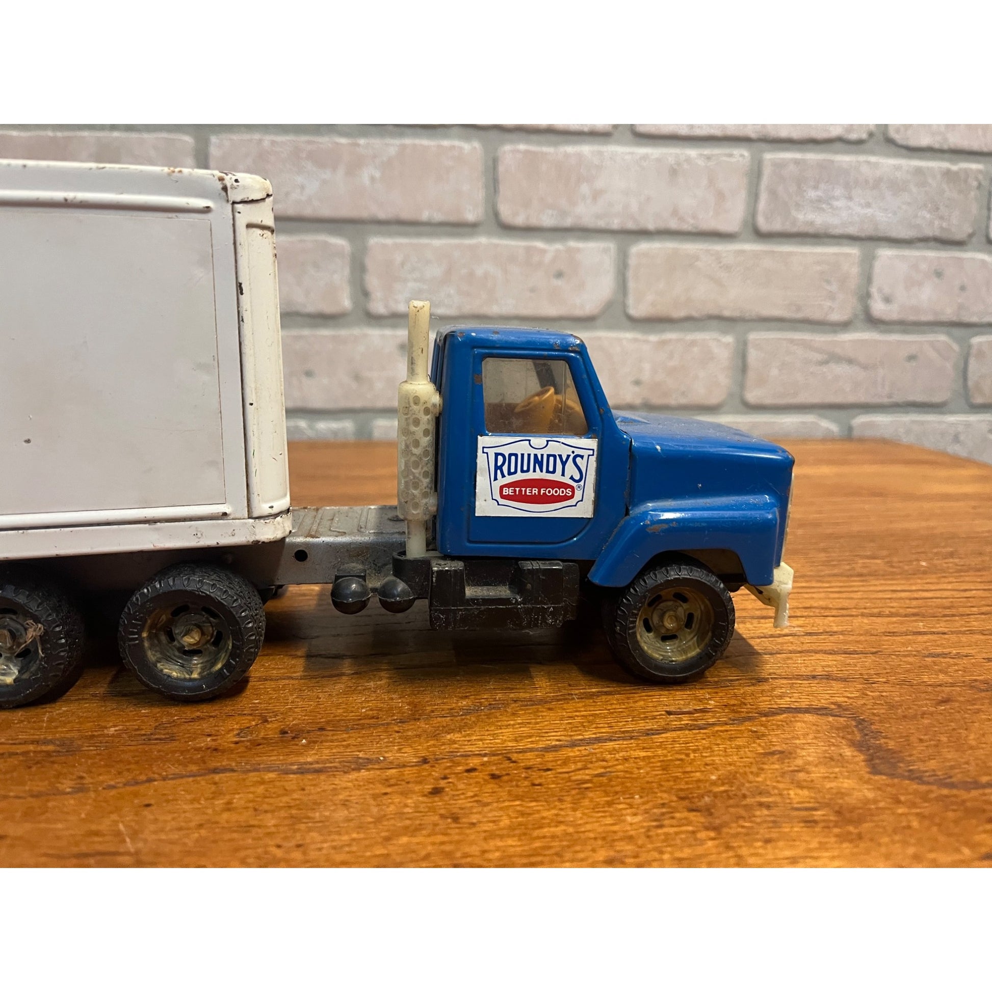 Vintage Roundy's Better Foods Grocery Store Delivery Smei Truck - Ertl Toy 19.5"