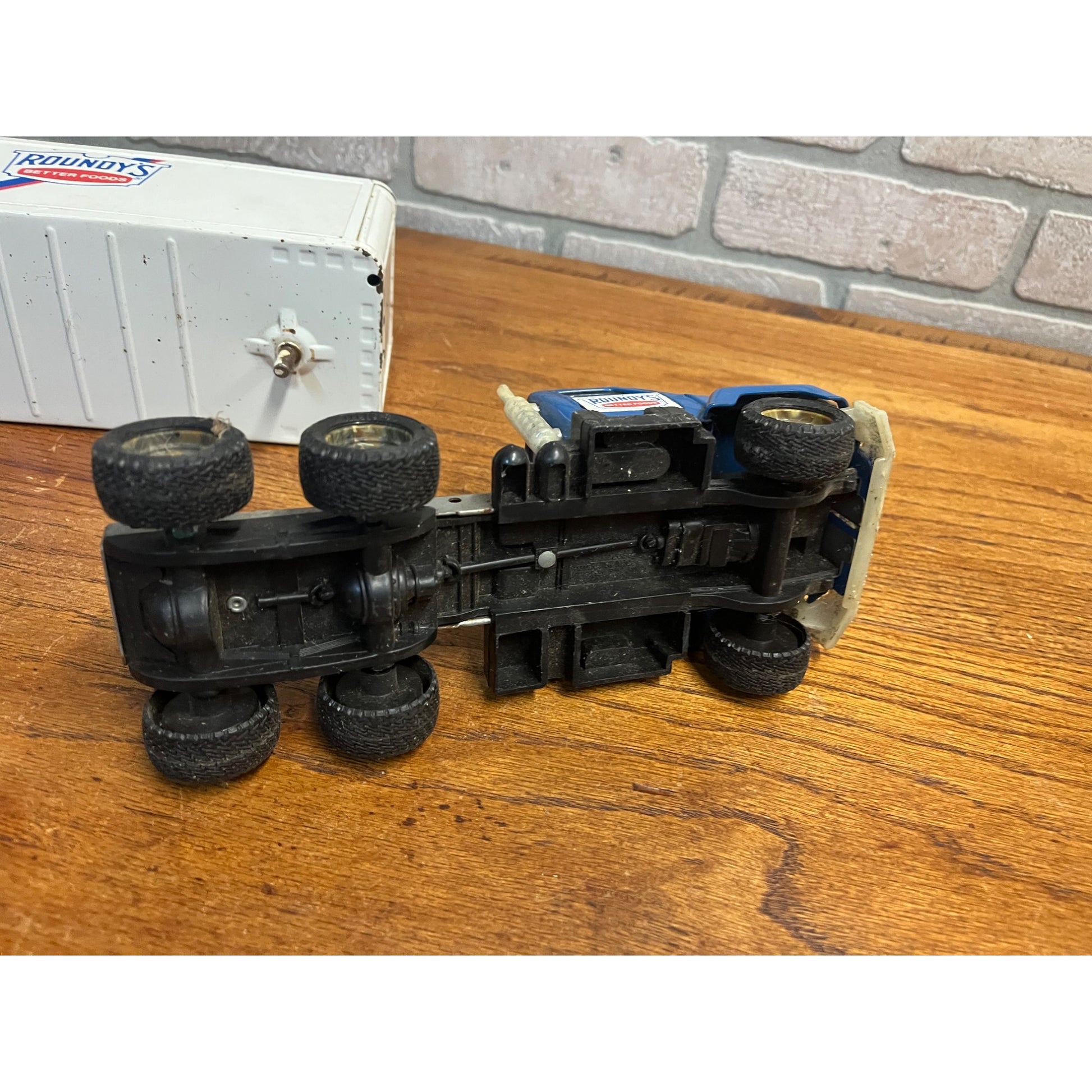 Vintage Roundy's Better Foods Grocery Store Delivery Smei Truck - Ertl Toy 19.5"