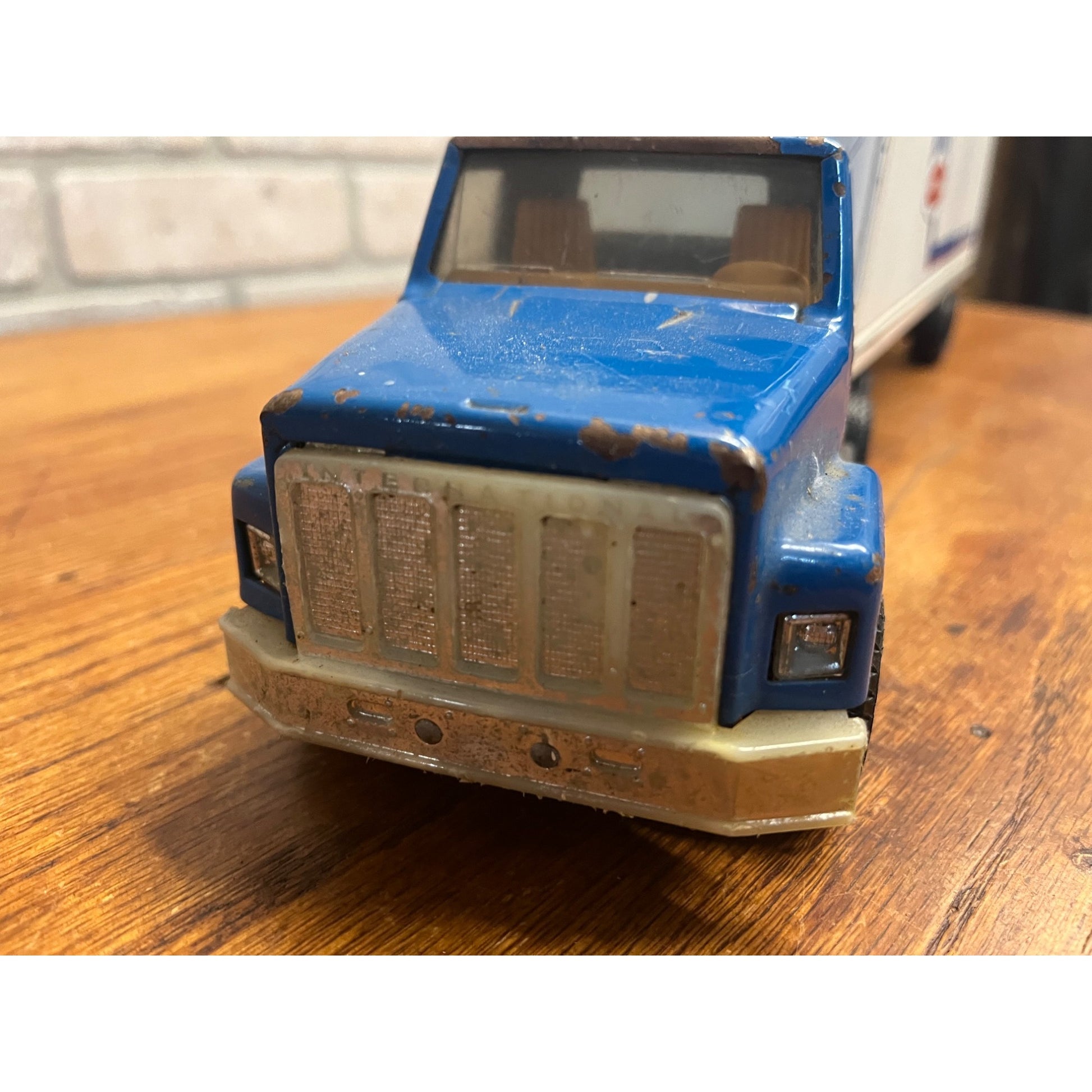 Vintage Roundy's Better Foods Grocery Store Delivery Smei Truck - Ertl Toy 19.5"