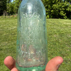 Vintage Lincoln Soda Water Co. Crown Top Milwaukee WIS Wi Aqua Soda Bottle