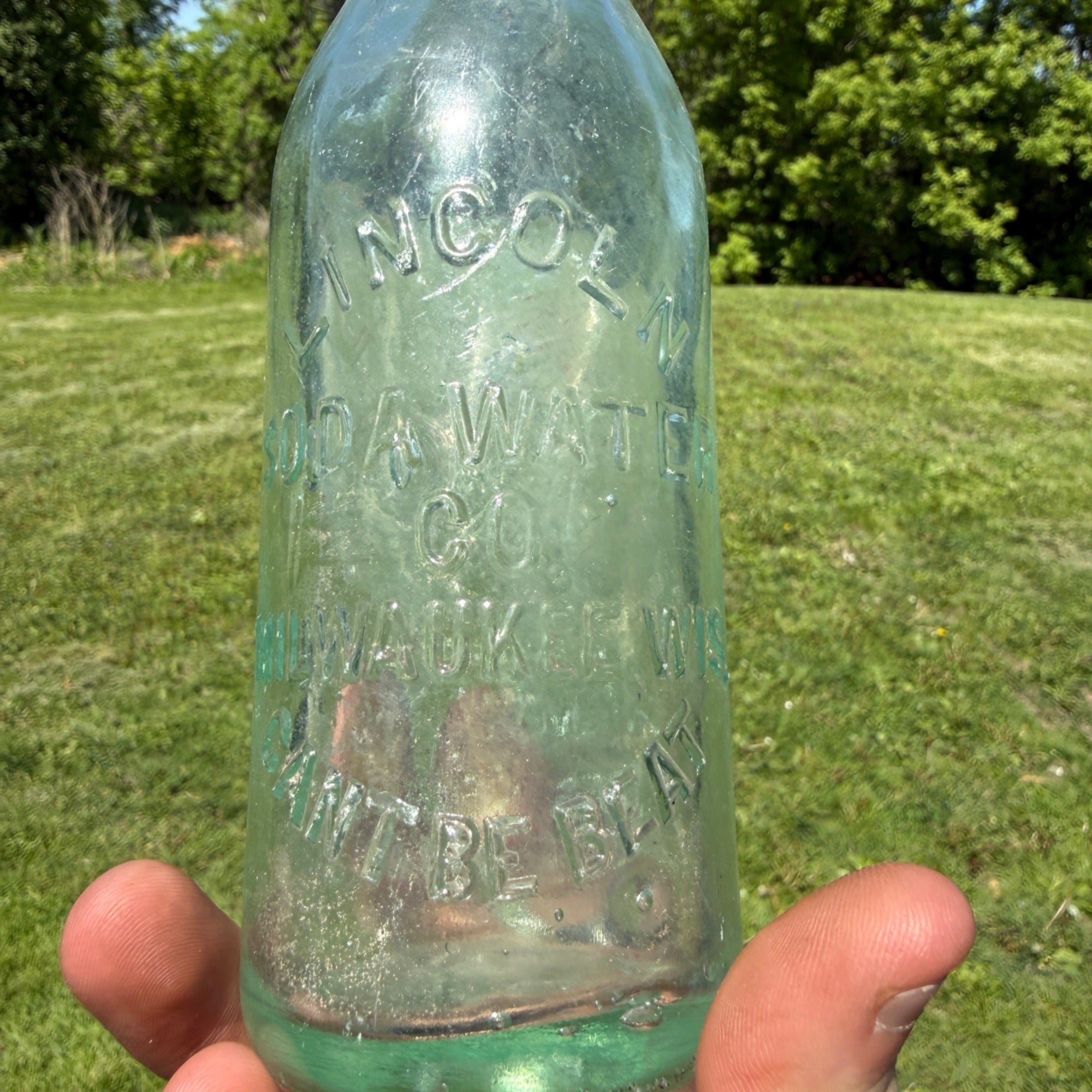 Vintage Lincoln Soda Water Co. Crown Top Milwaukee WIS Wi Aqua Soda Bottle