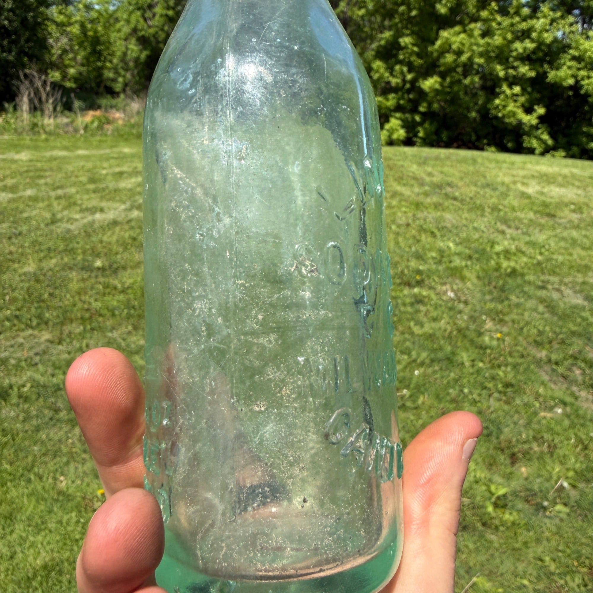 Vintage Lincoln Soda Water Co. Crown Top Milwaukee WIS Wi Aqua Soda Bottle
