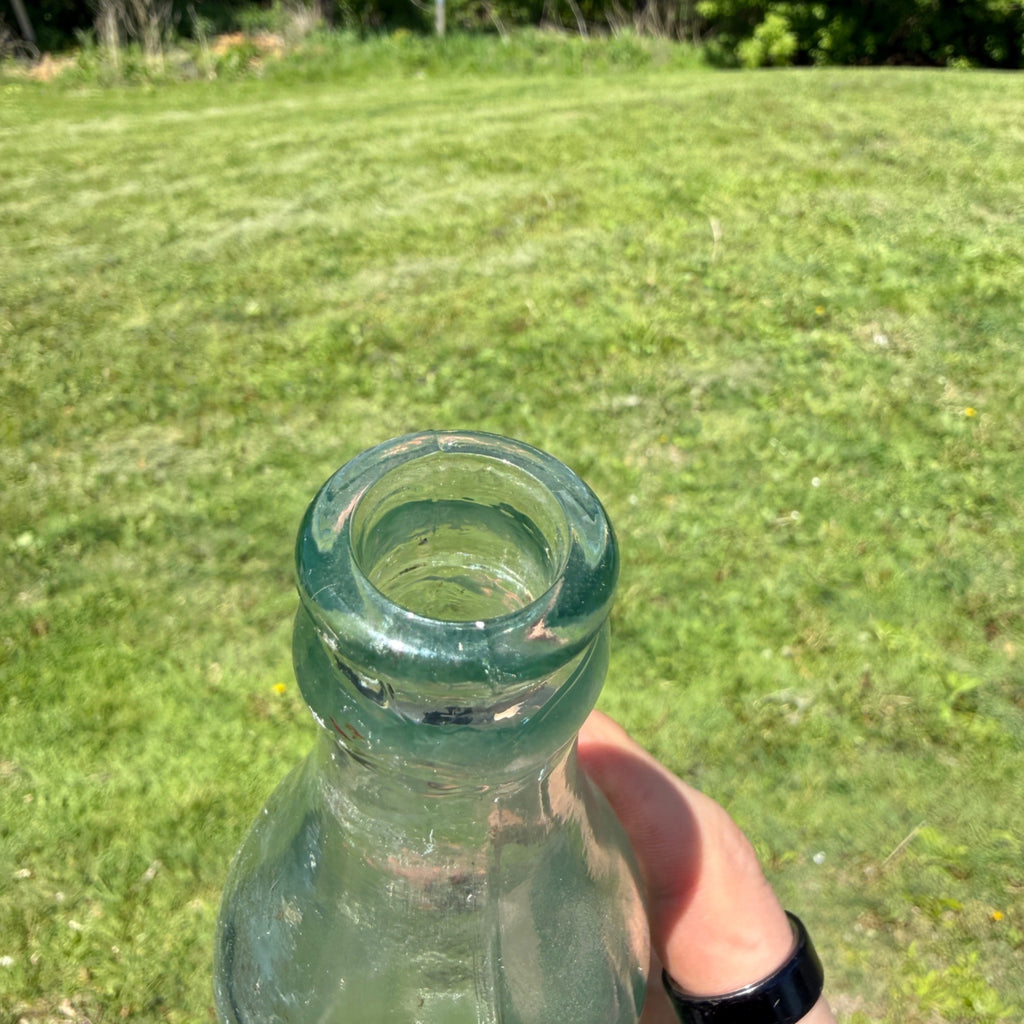 Vintage Lincoln Soda Water Co. Crown Top Milwaukee WIS Wi Aqua Soda Bottle