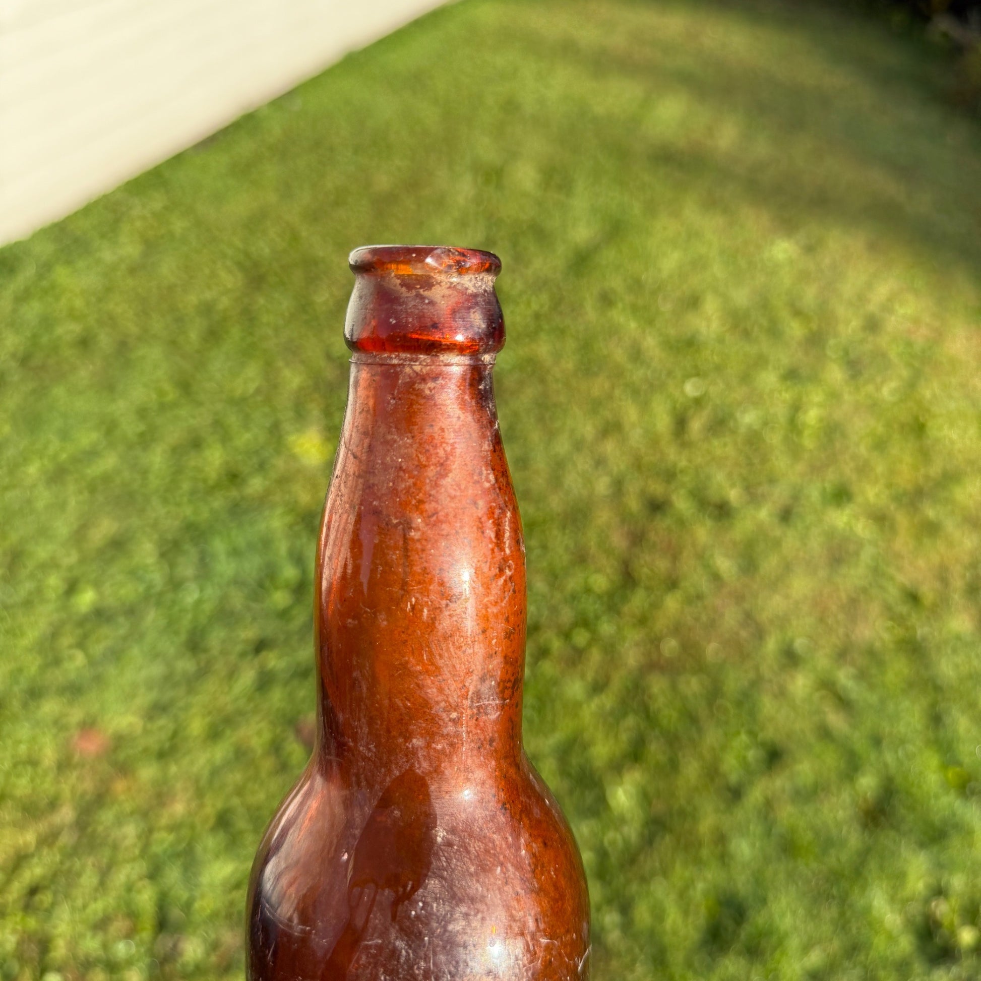 Vintage People's Beer Brewing Oskhosh Wisconsin Wis Beer Bottle Bottom Embossed