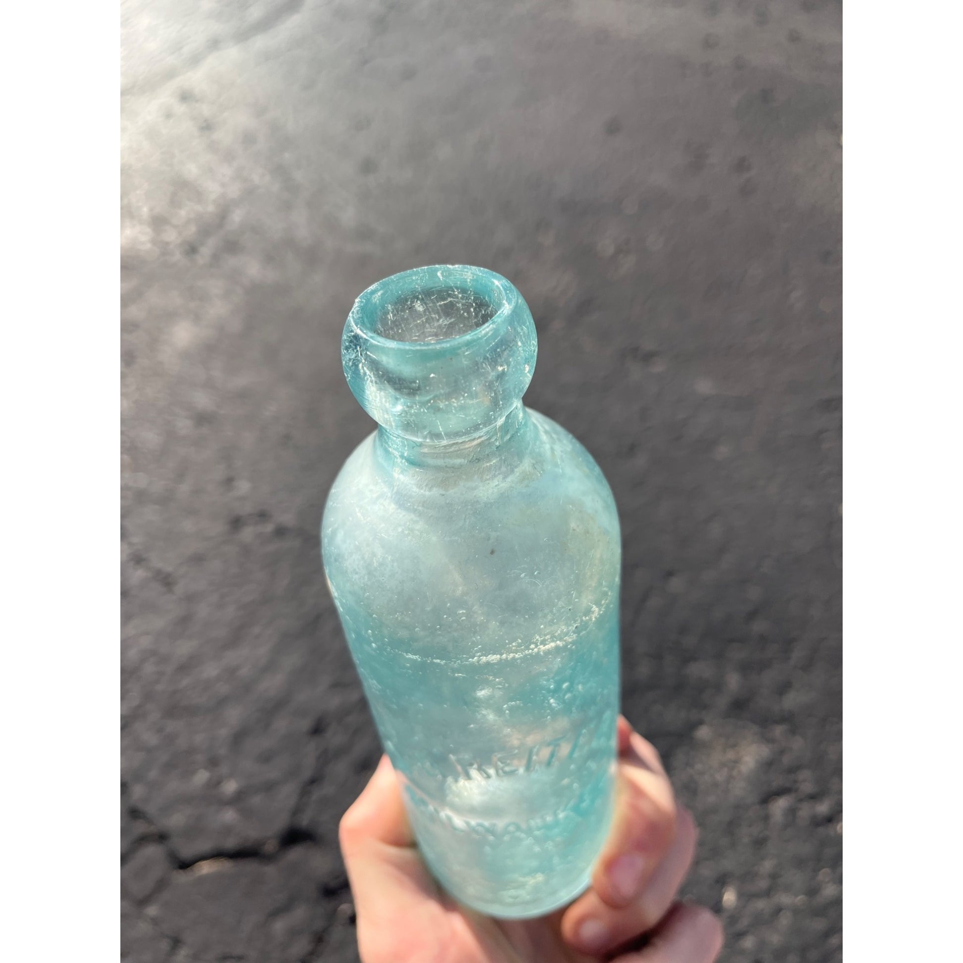 J.B. Reiter c1890s Milwaukee Wis Blue Soda Beer Bottle Blob Top Hutchinson