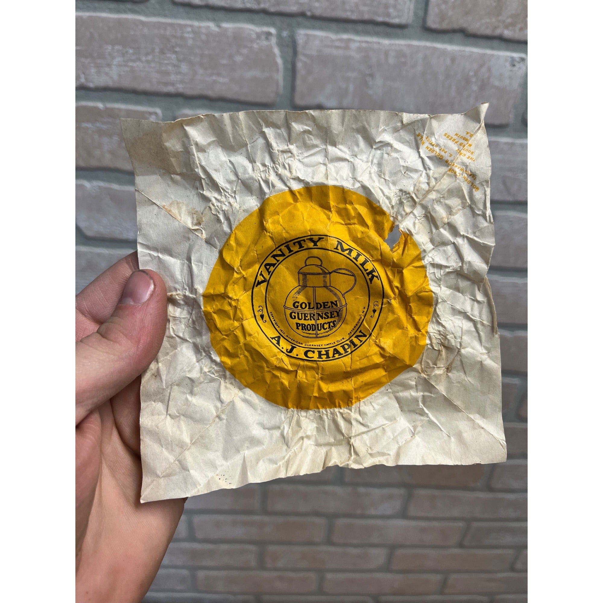 RARE Vintage AJ Chapin Golden Guernsey Dairy Paper Milk Bottle Cover Brandon Wis