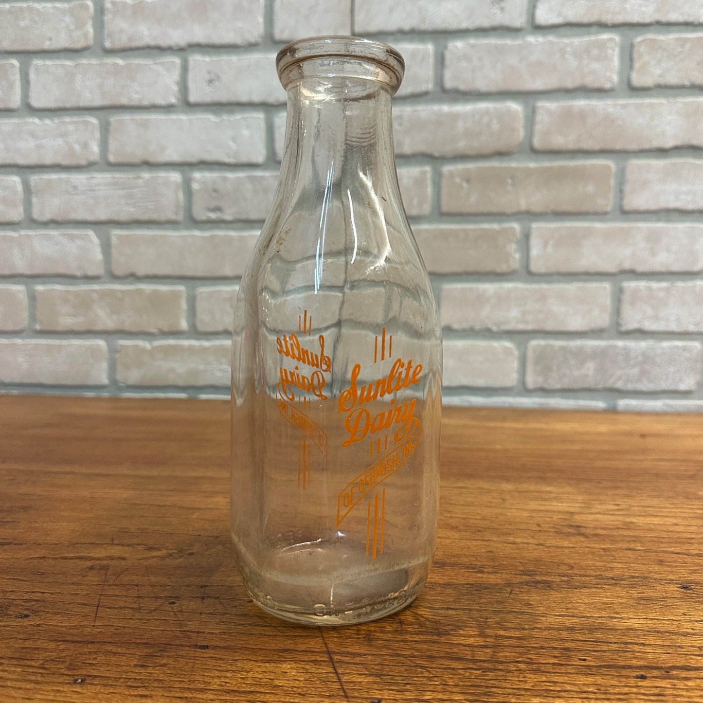 VIntage Sunlite Dairy Farm Oshkosh Wis ACl Quart Milk Bottle Farming