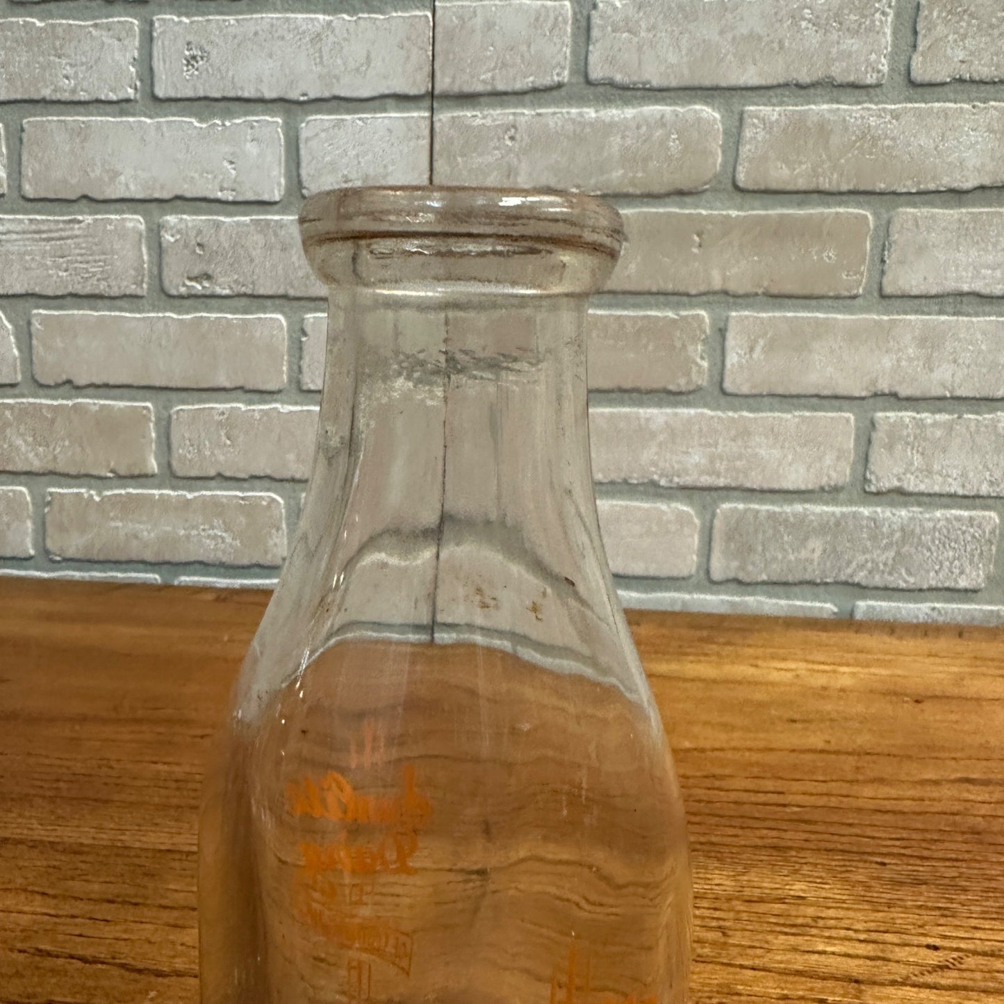 VIntage Sunlite Dairy Farm Oshkosh Wis ACl Quart Milk Bottle Farming