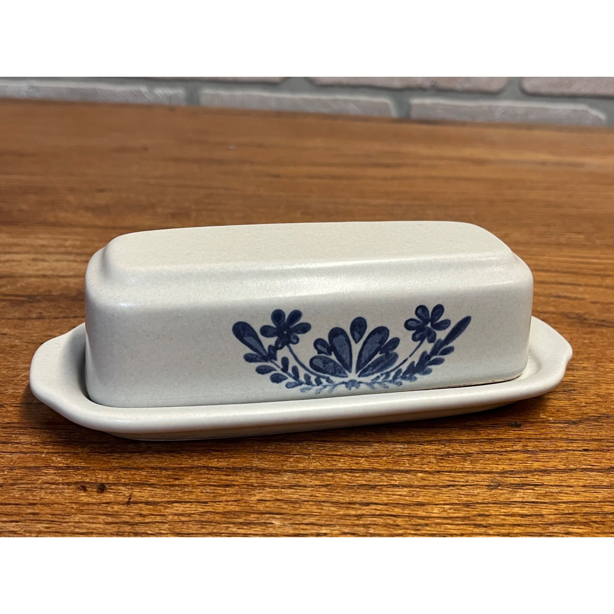 Pfalzgraff Yorktown Covered Butter Dish, Pfalzgraff Stoneware Butter Dish Blue